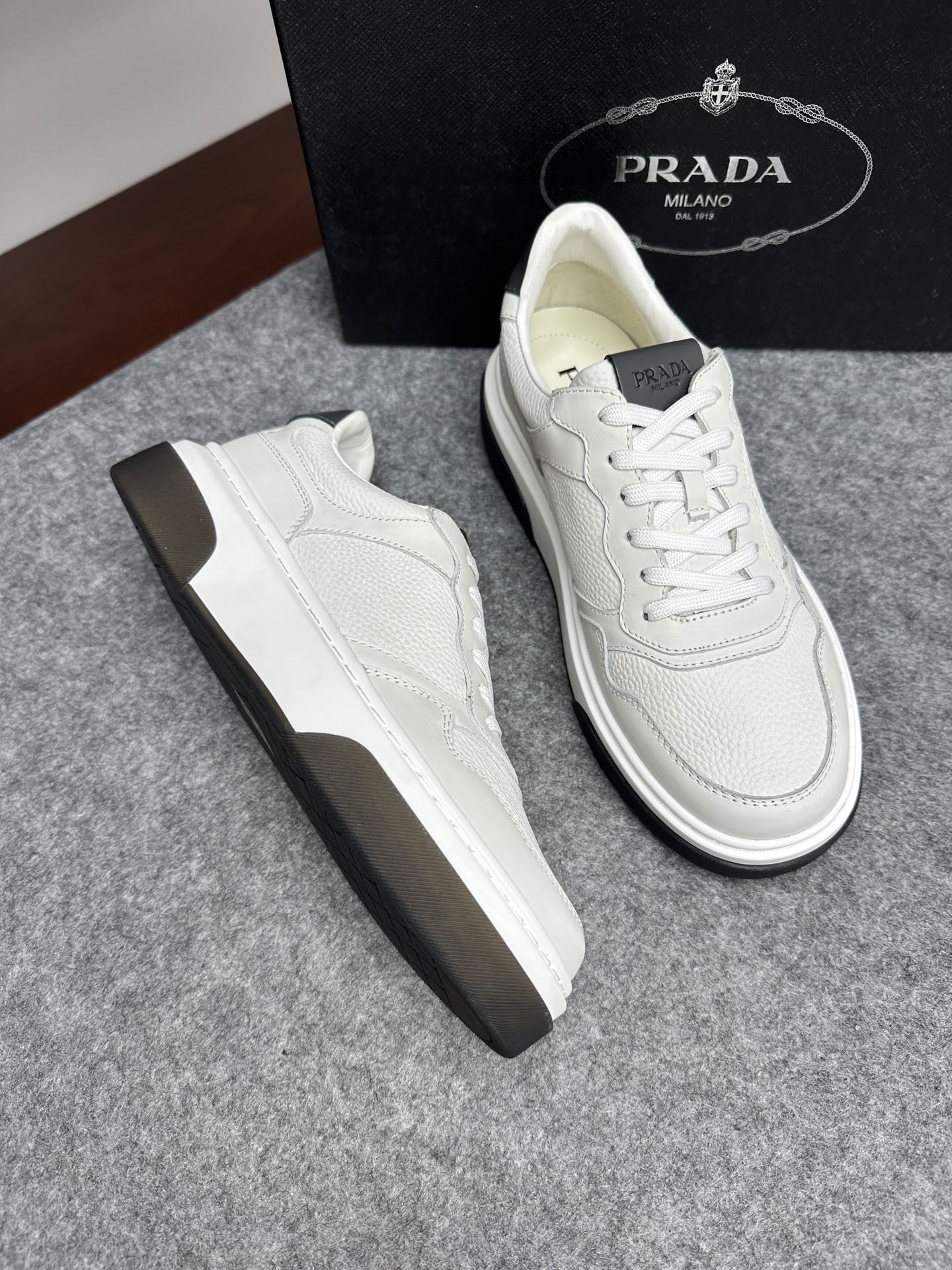 프라다 Prada 스니커즈