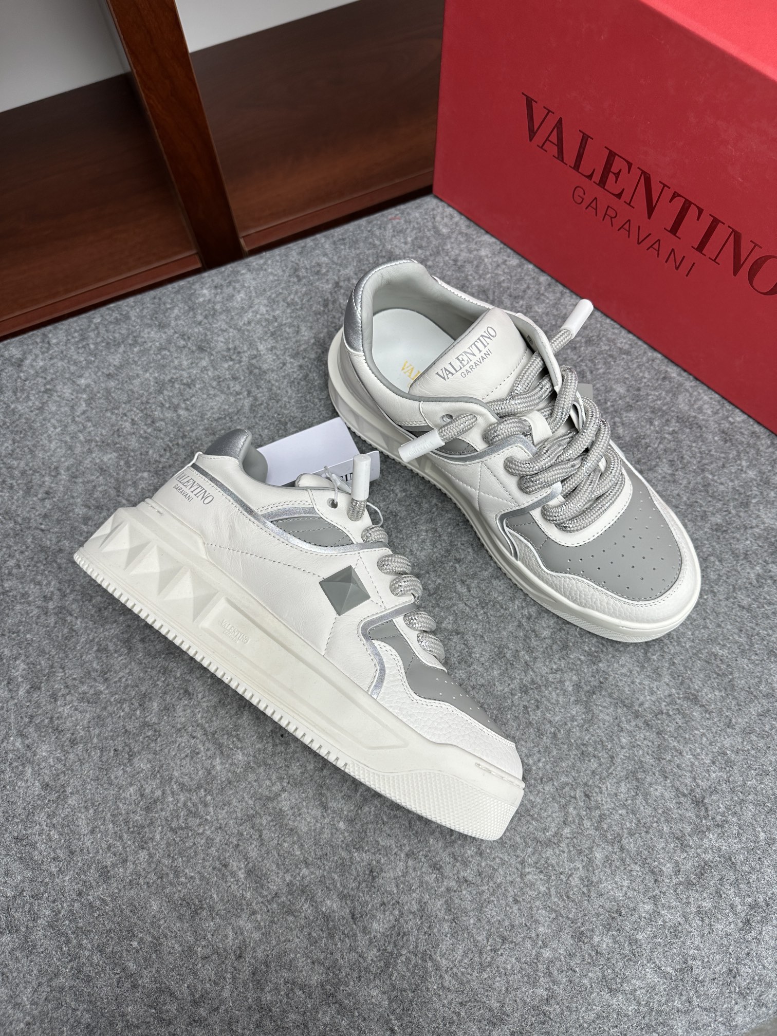 발렌티노 Valentino 스니커즈