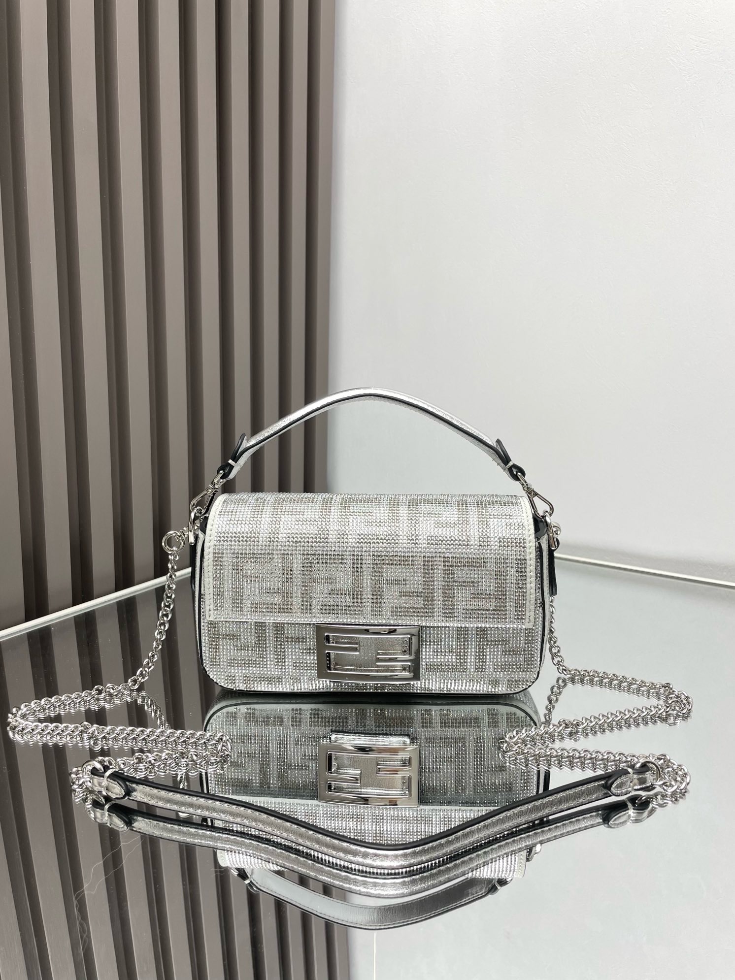 펜디 FENDI Baguette 8017 크로스 백 19CM