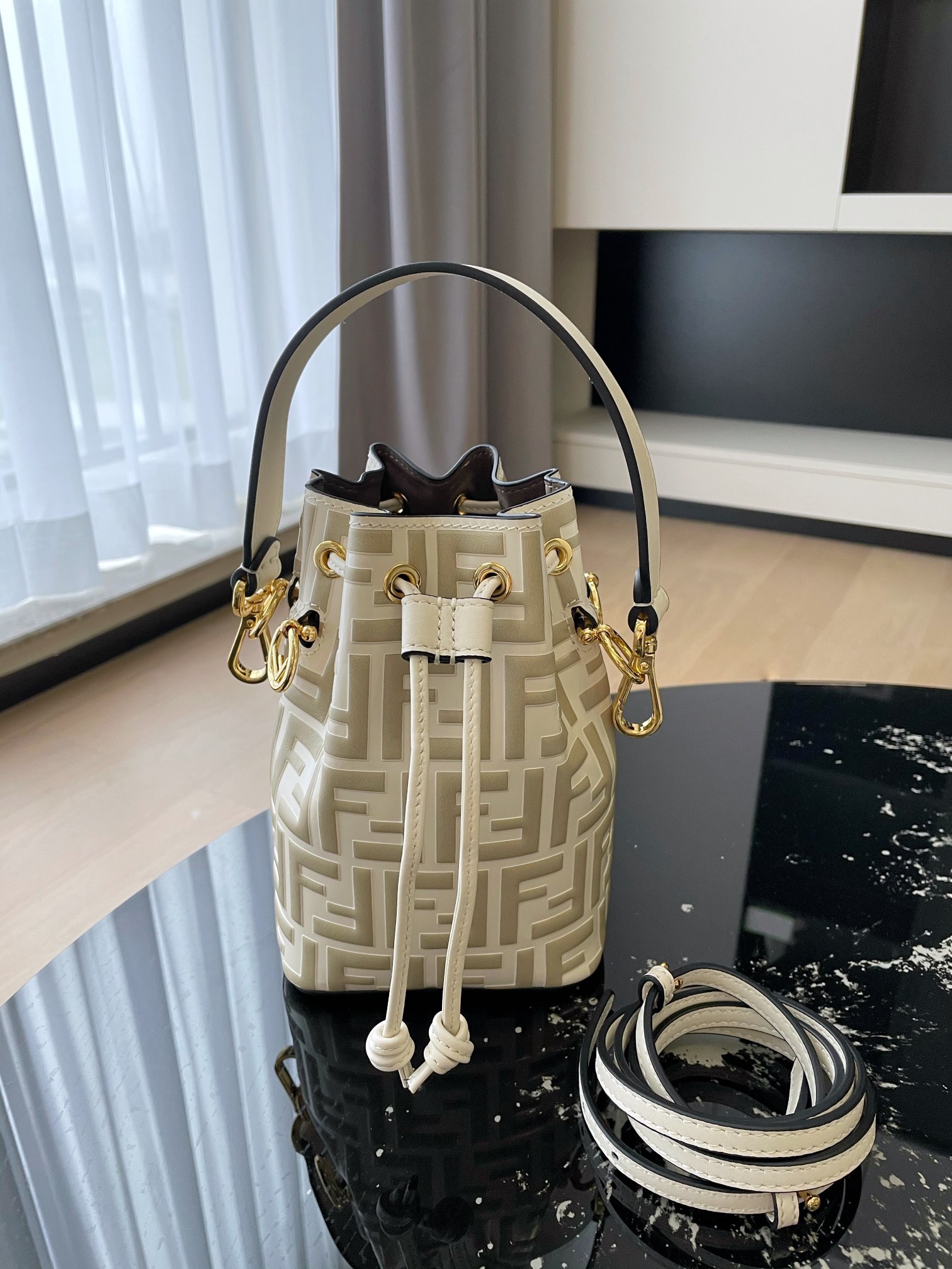 펜디 FENDI Mon Tresor 010 미니 버킷 백 12CM