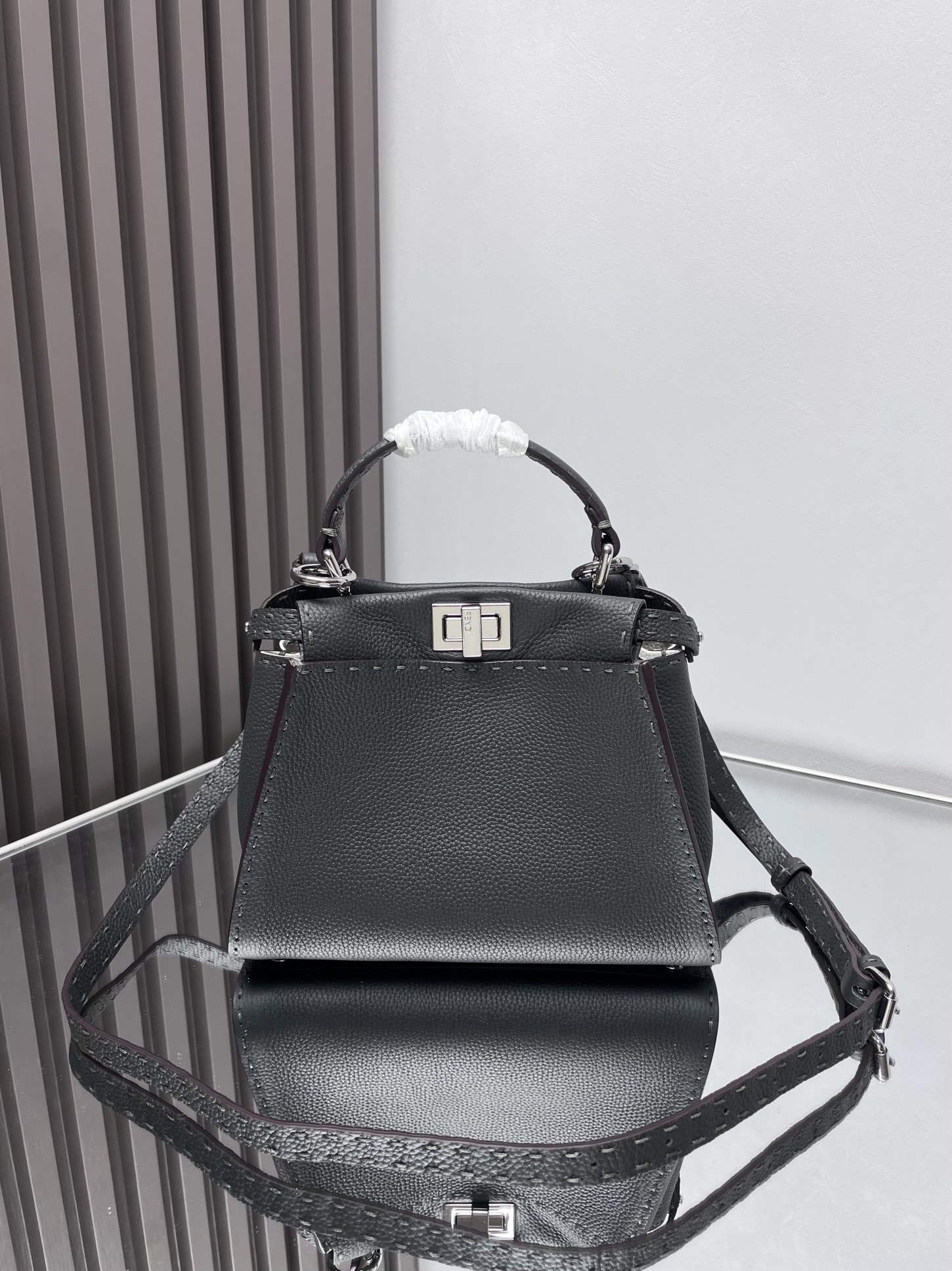 펜디 FENDI 266 PEEKABOO 탑 핸들백 23CM