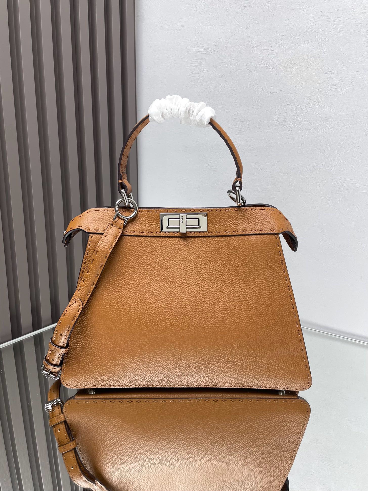 펜디 FENDI 290 PEEKABOO 탑 핸들백 33CM