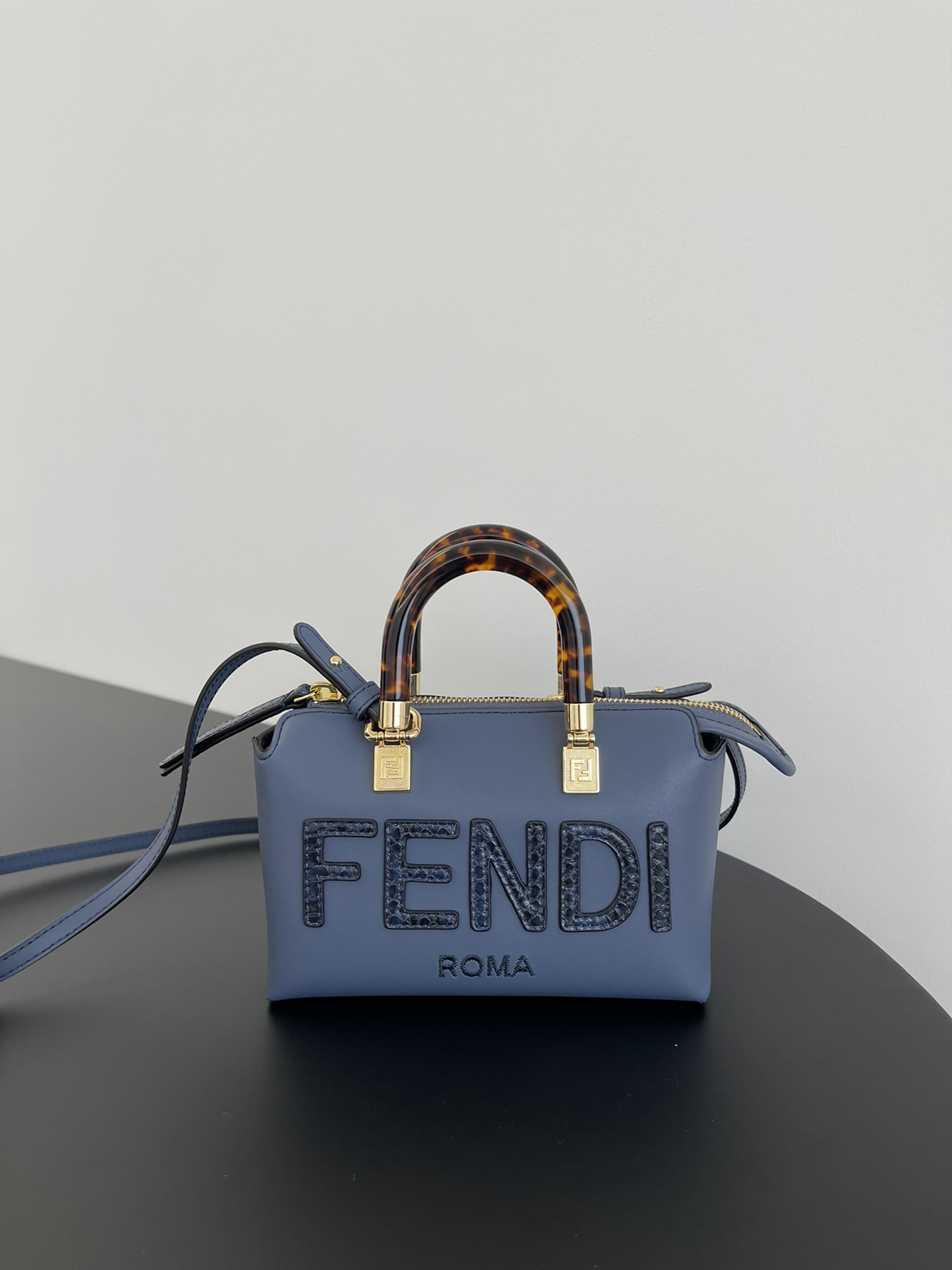펜디 FENDI 067 Mini ByThe Way 미니 보스턴백 17CM