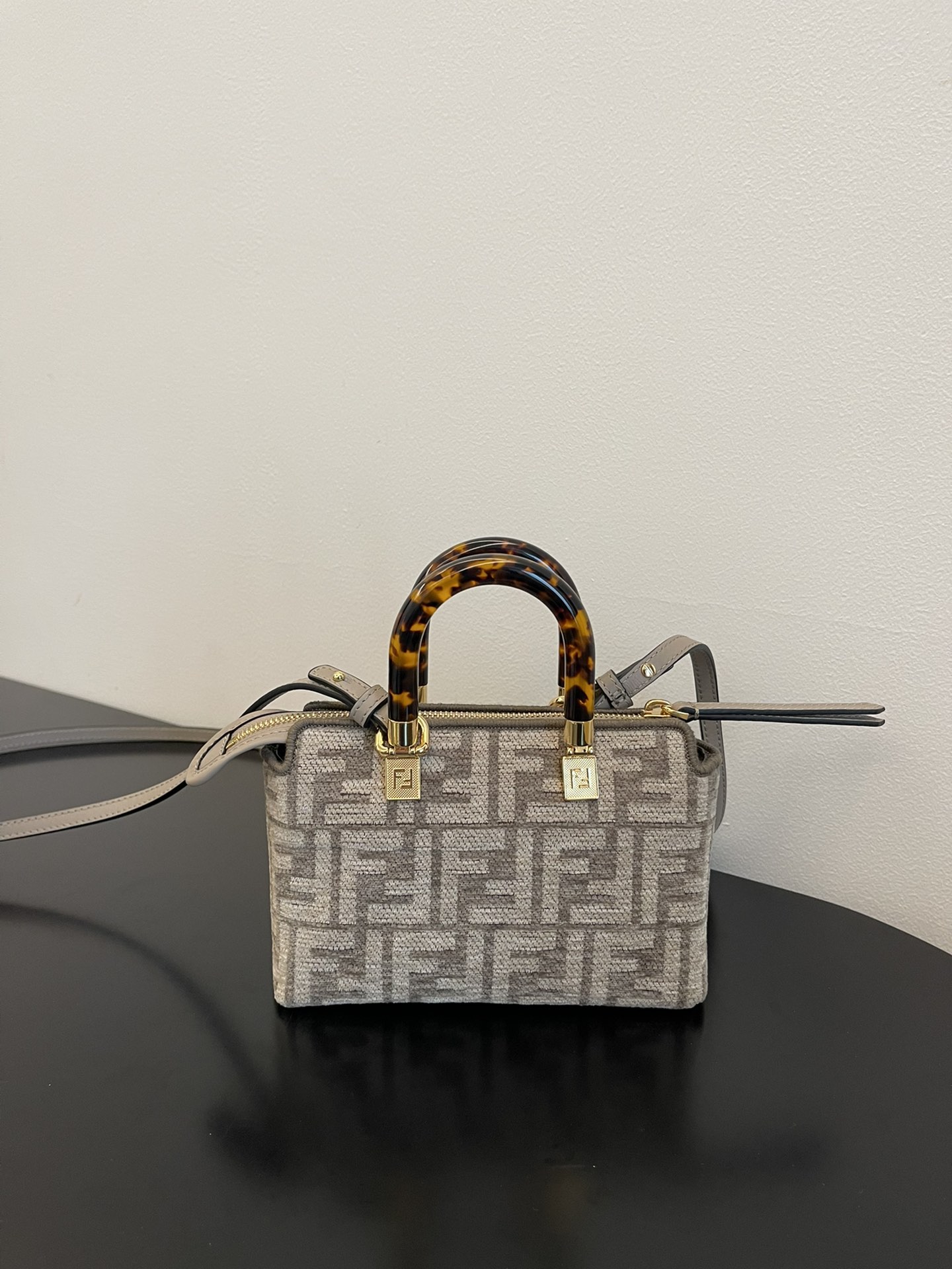 펜디 FENDI 067 Mini ByThe Way 미니 보스턴백 17CM