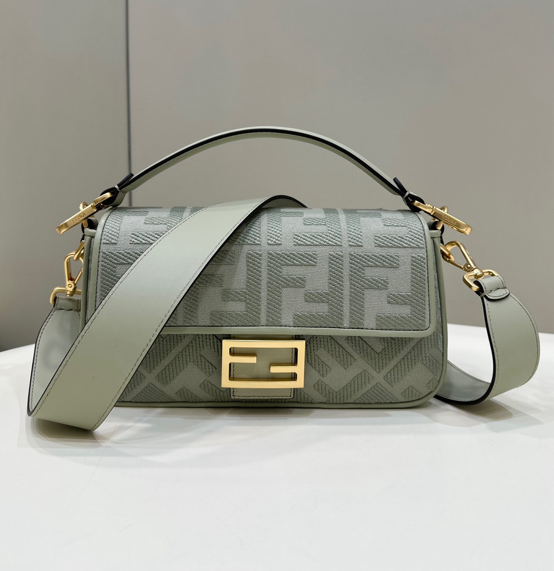 펜디 FENDI Baguette 0159 크로스 백 27CM