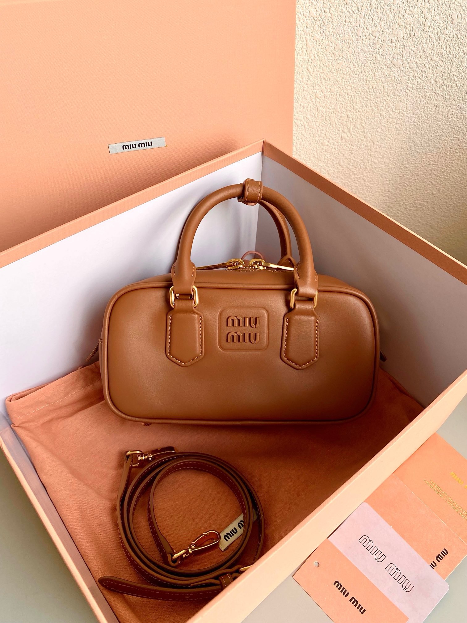미우 미우 miu miu F0011 스몰  탑 핸들백 22CM