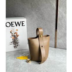 로에베 Loewe Pebble 버킷 백 16CM
