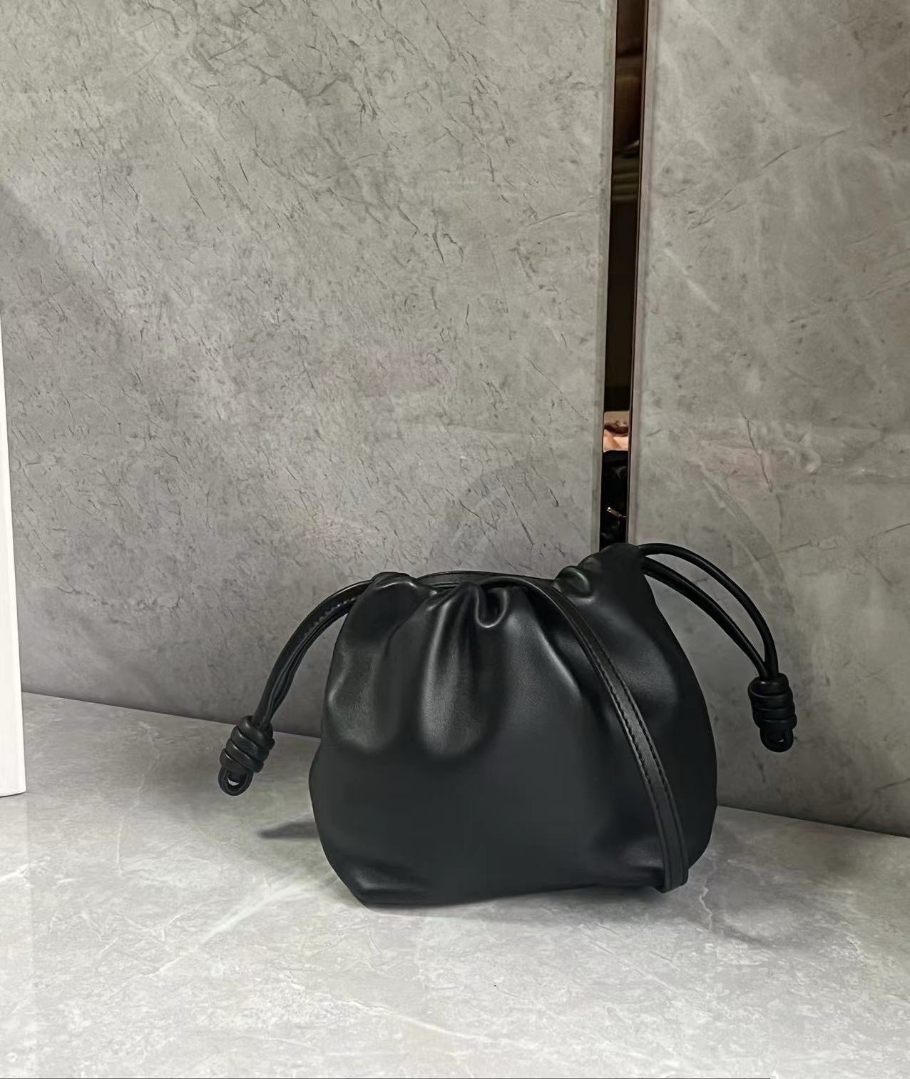 로에베 Loewe Flamenco 클러치 23CM