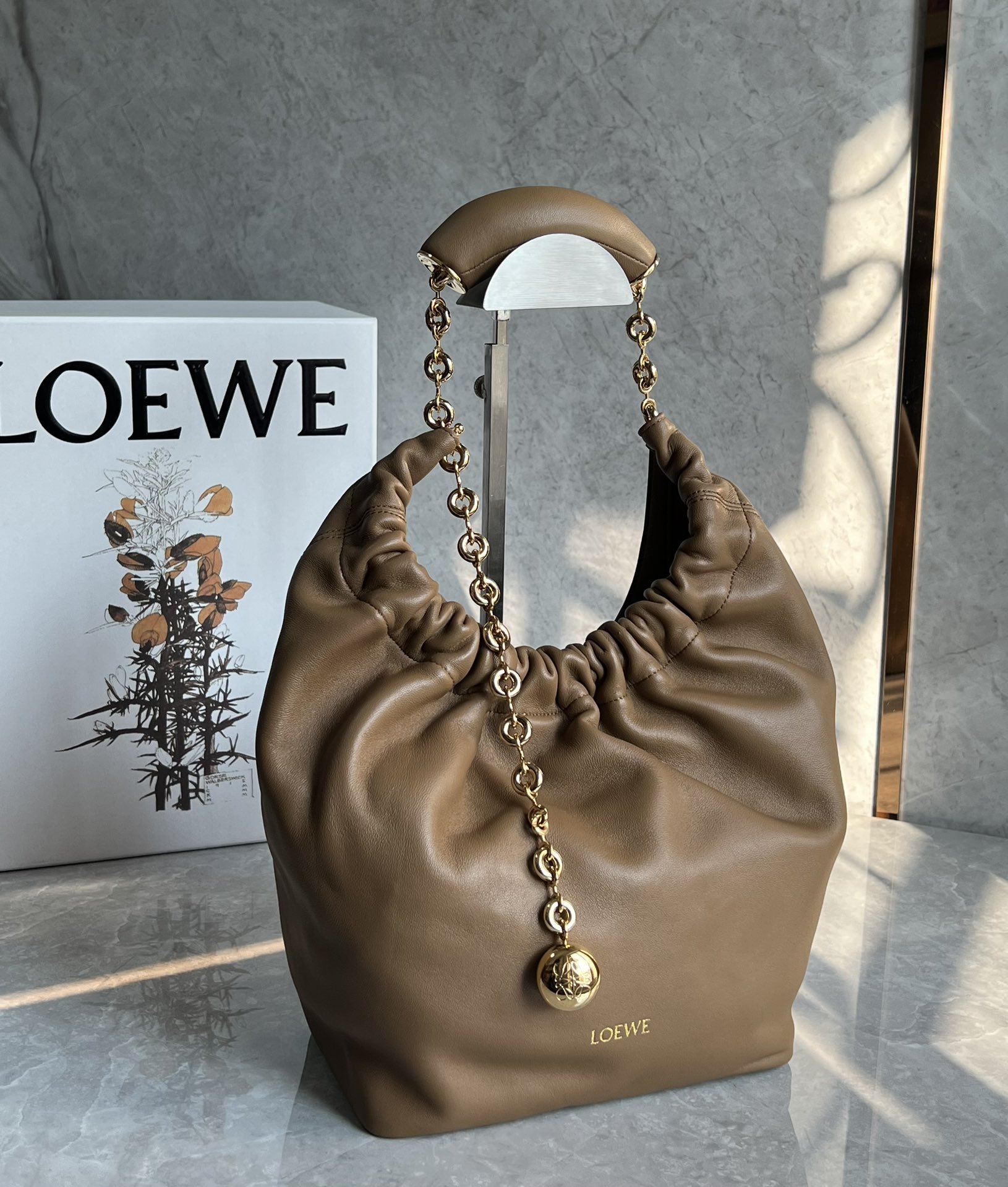 로에베 Loewe Squeeze 숄더백  29.5CM