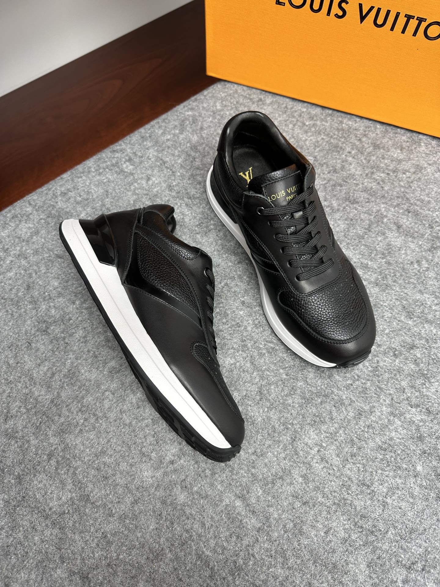 루이비통 Louis Vuitton 스니커즈
