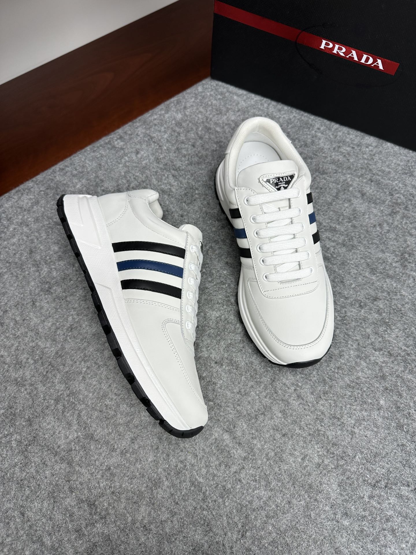 프라다 Prada 스니커즈