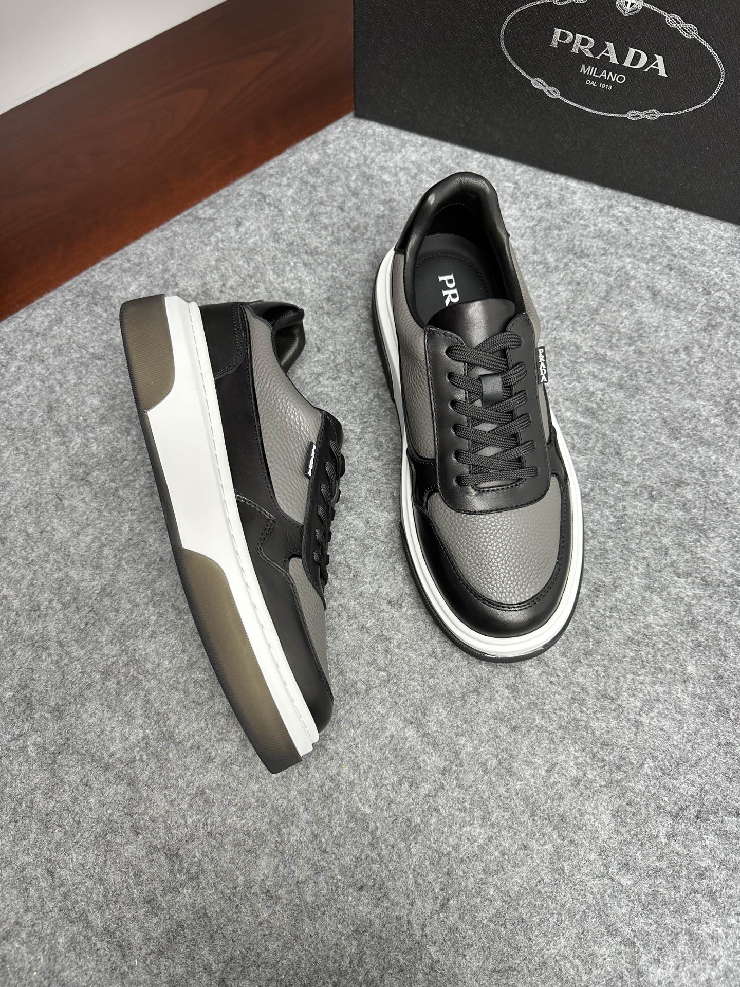 프라다 Prada 스니커즈