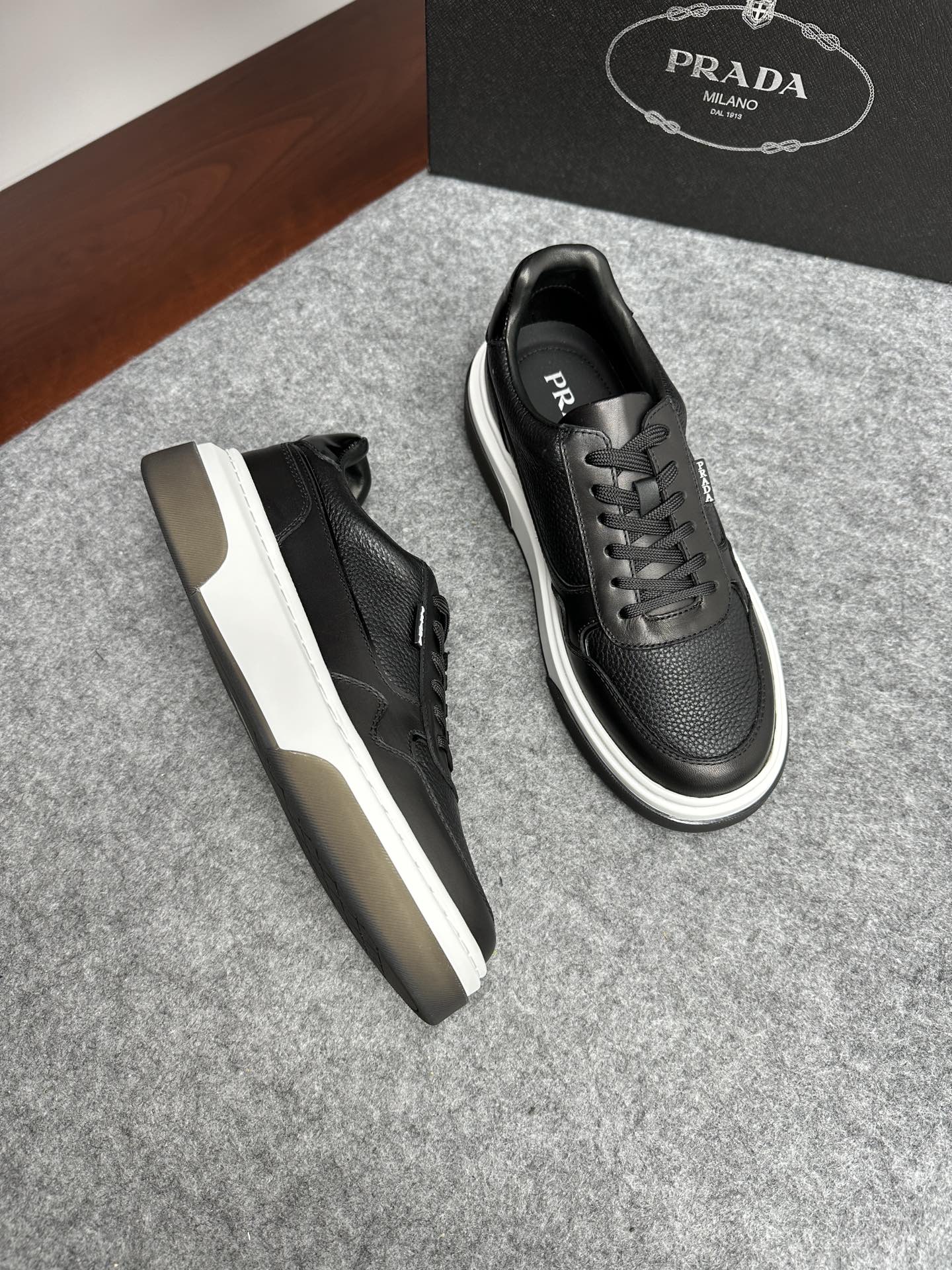 프라다 Prada 스니커즈