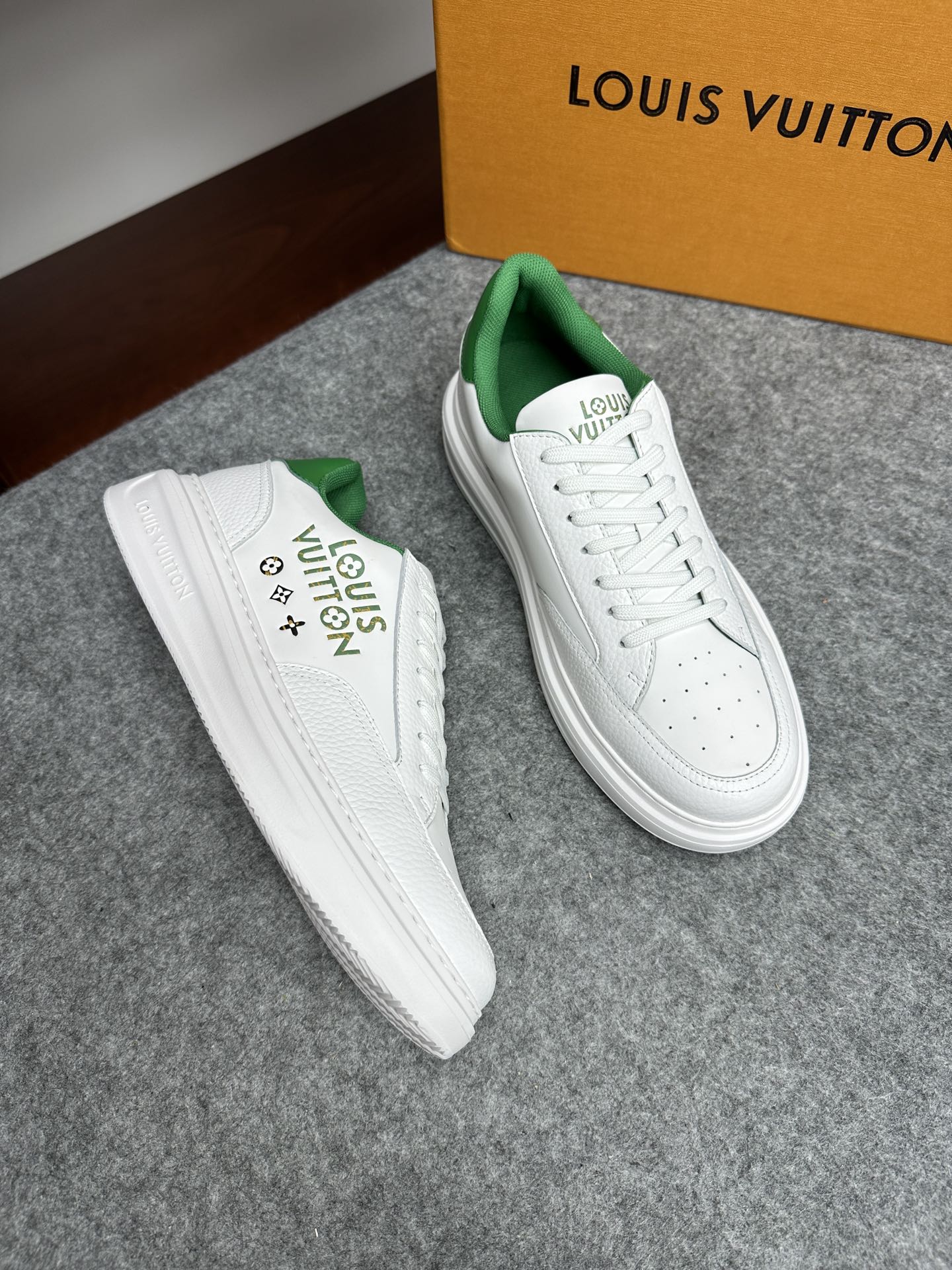 루이비통 Louis Vuitton 스니커즈