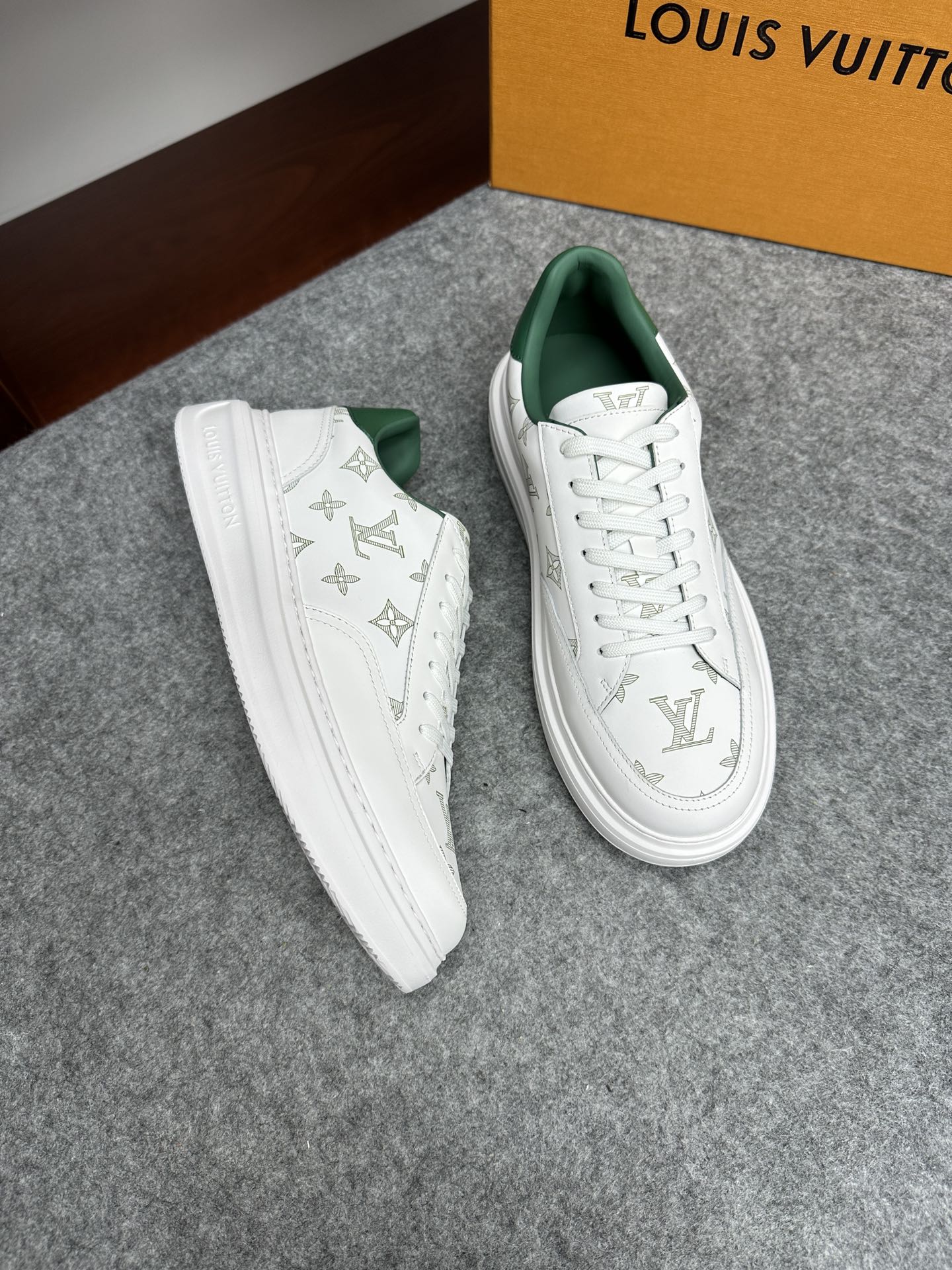 루이비통 Louis Vuitton 스니커즈