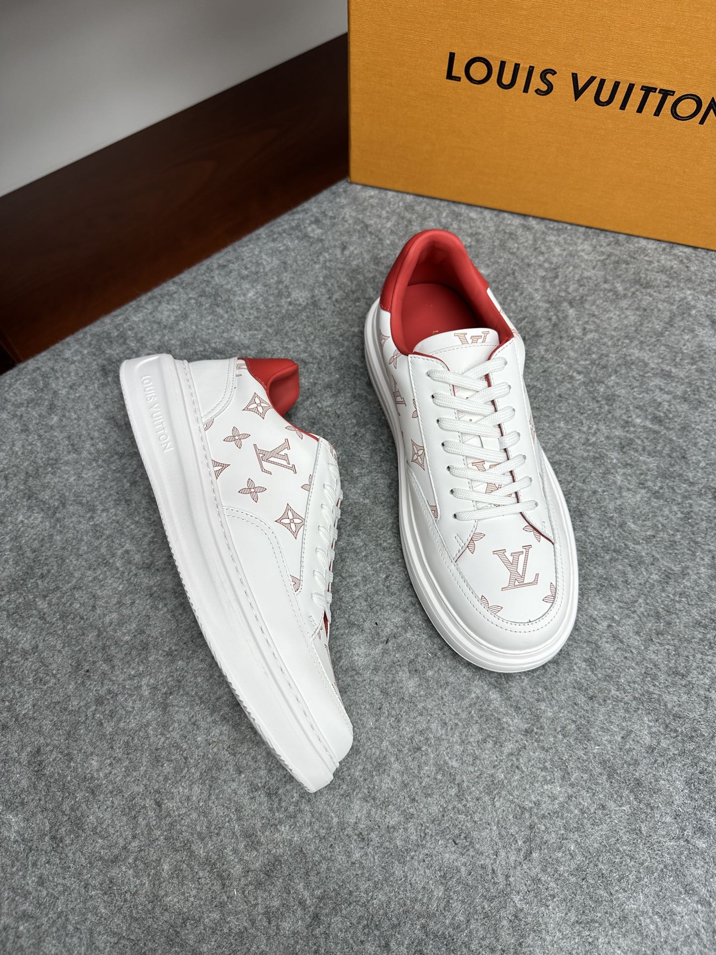 루이비통 Louis Vuitton 스니커즈