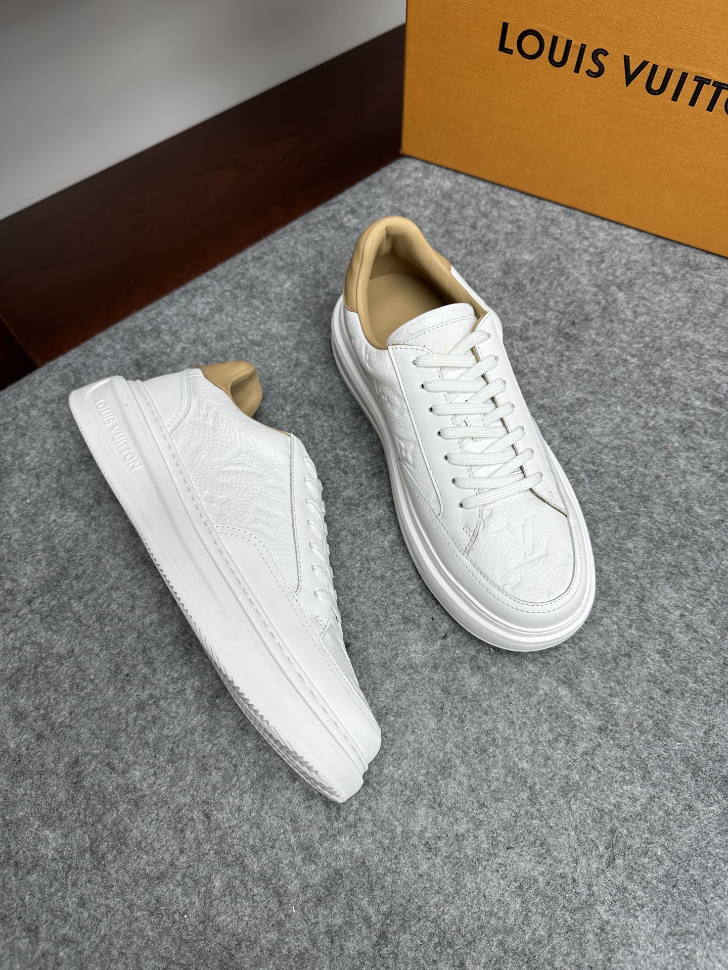 루이비통 Louis Vuitton 스니커즈
