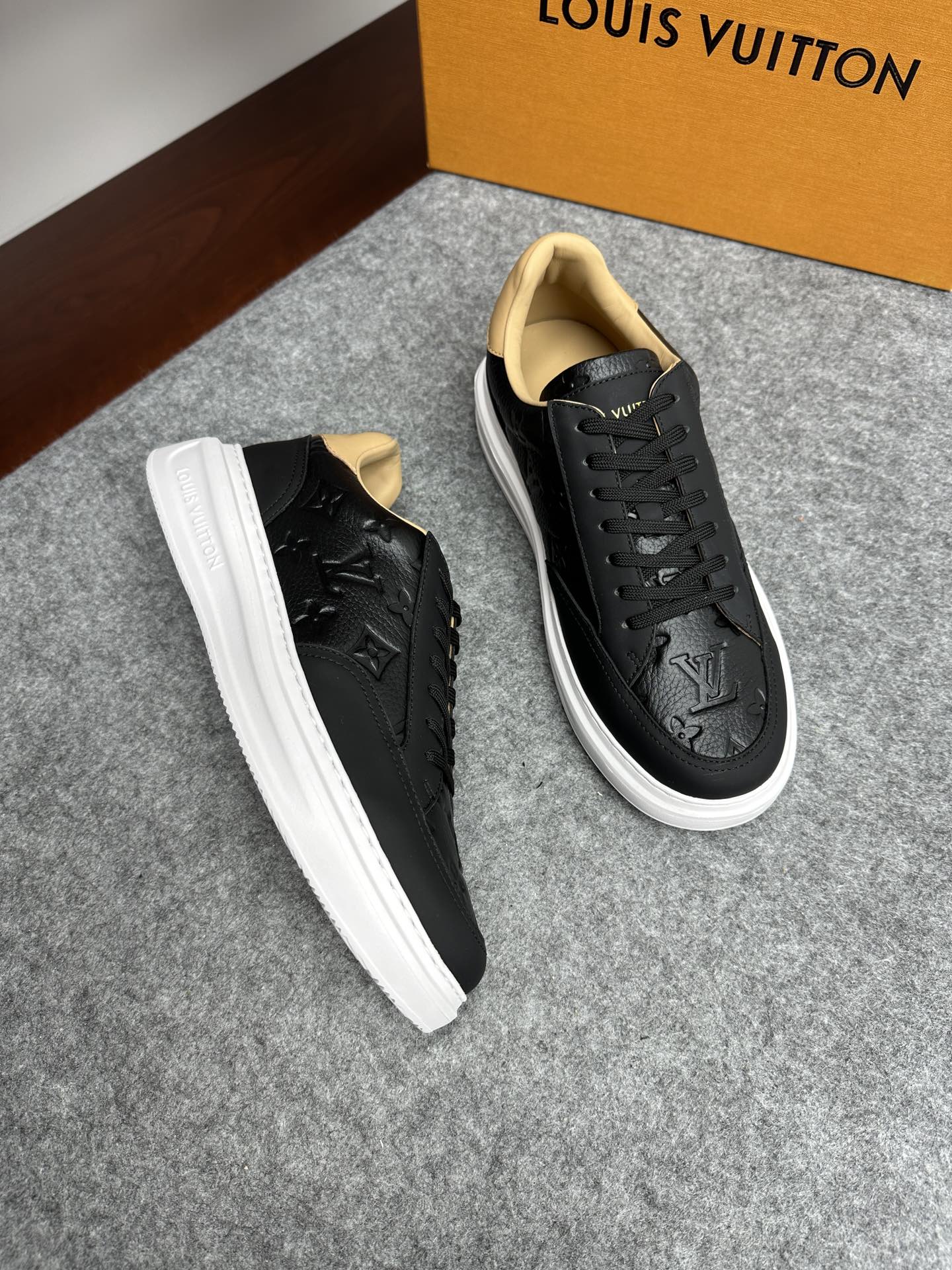 루이비통 Louis Vuitton 스니커즈