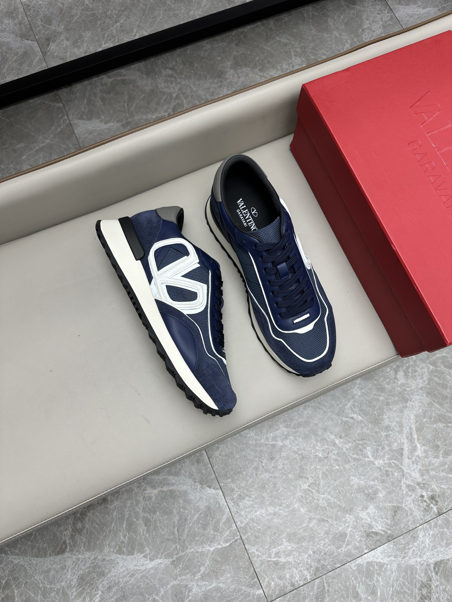 발렌티노 Valentino trackstud 스니커즈