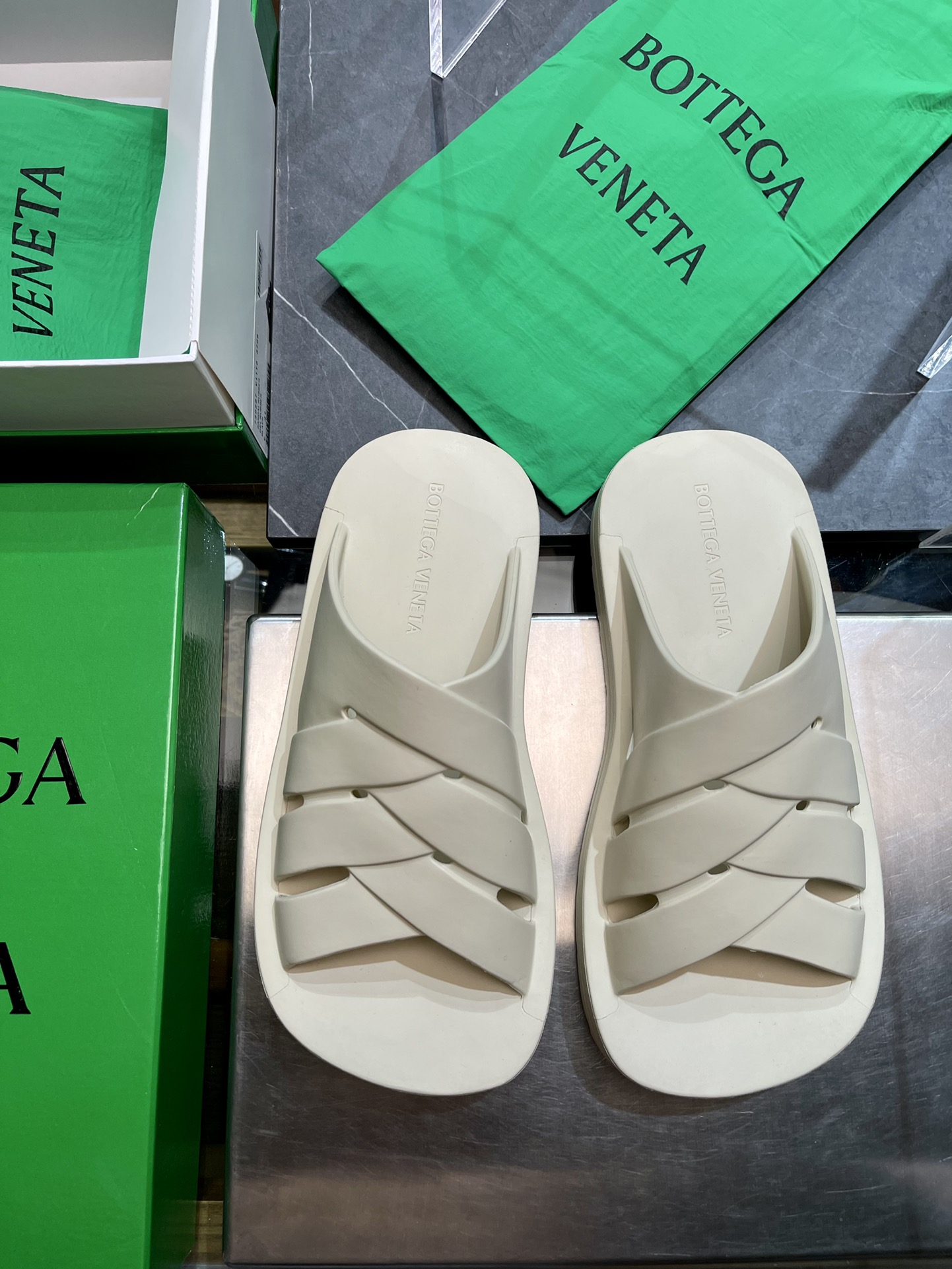 보테가 베네타 Bottega Veneta 슬리퍼