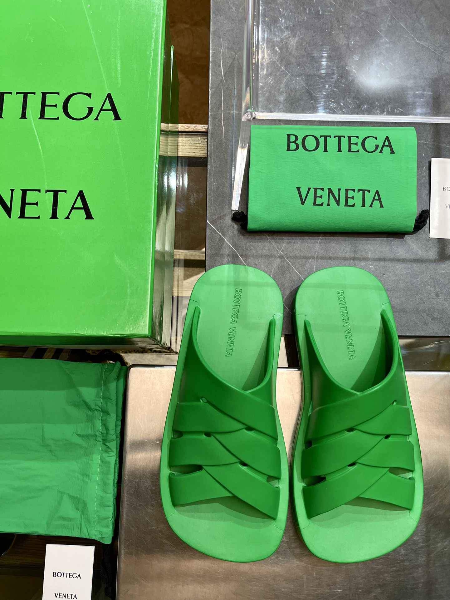 보테가 베네타 Bottega Veneta 슬리퍼
