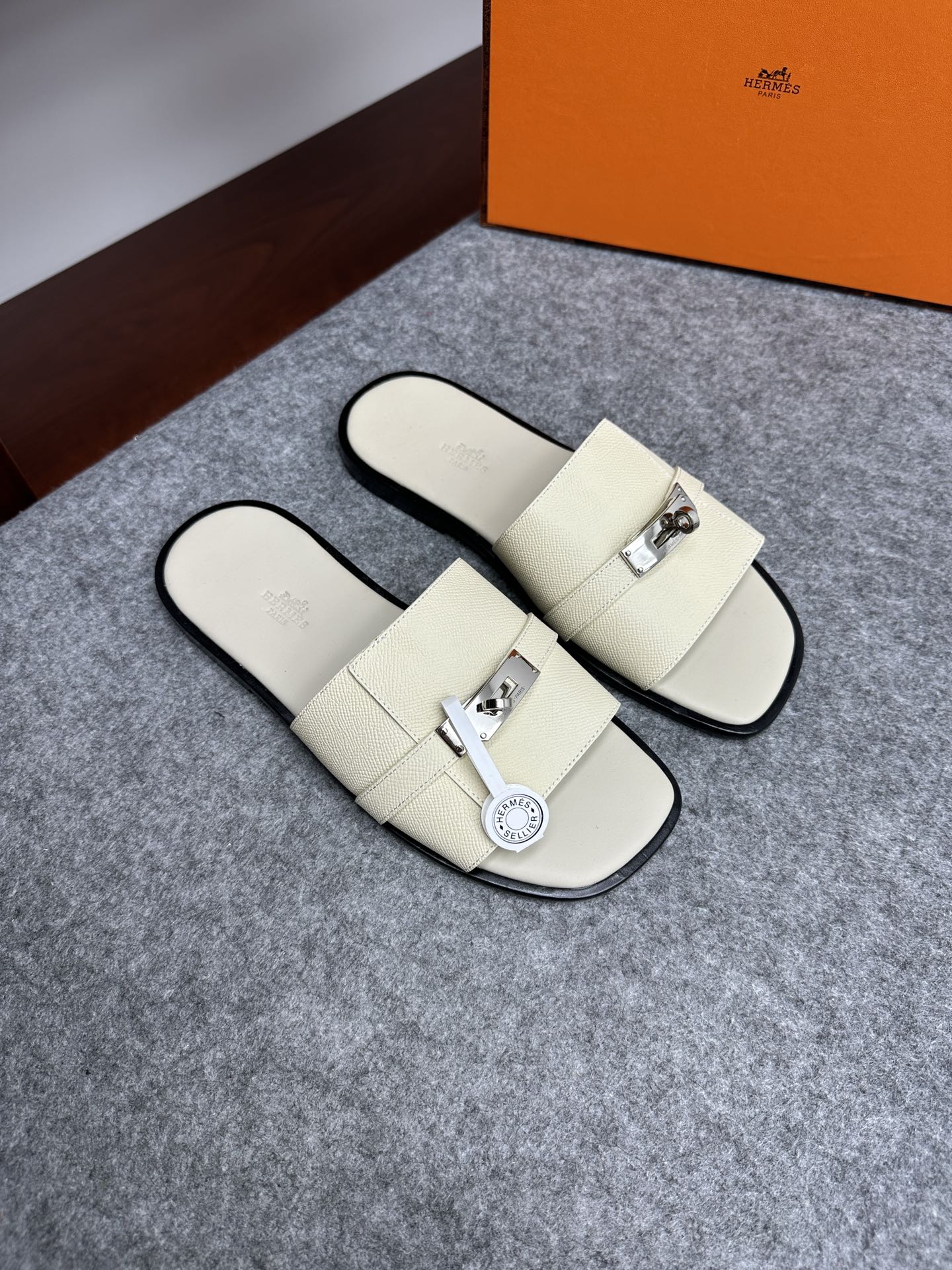 에르메스 Hermes 슬리퍼
