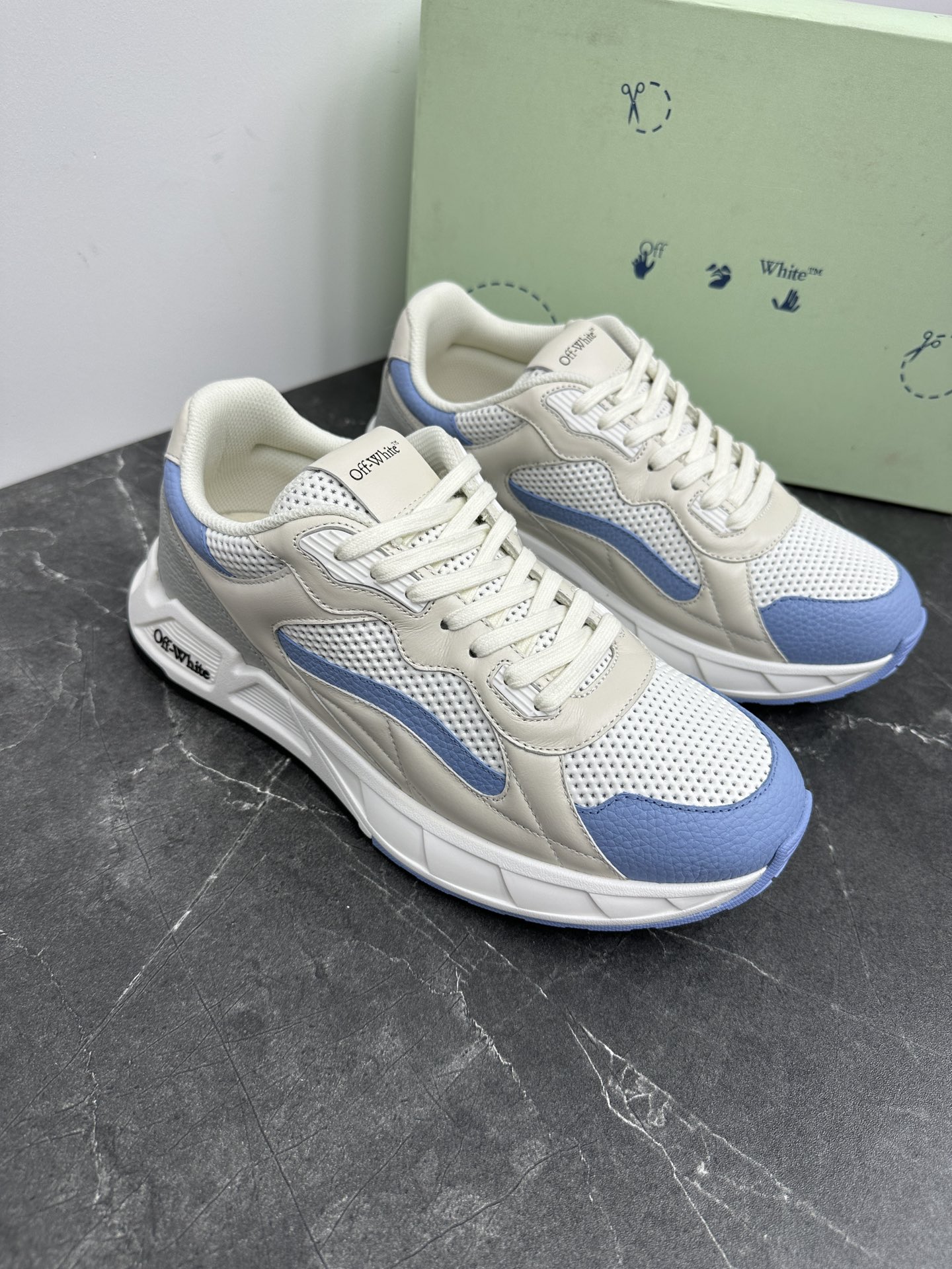 오프화이트 (Off-White) 스니커즈