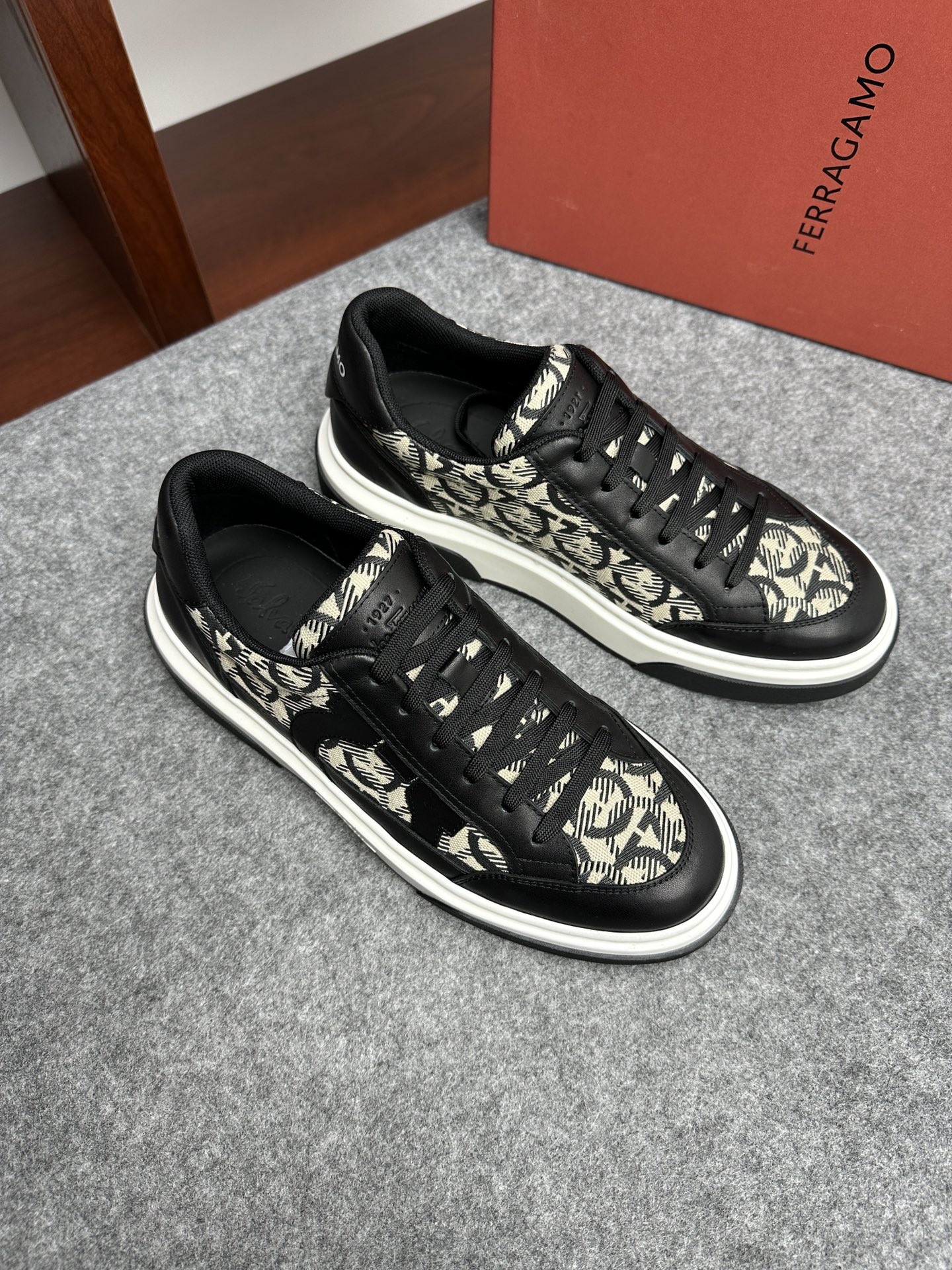 살바토레 페라가모 Salvatore Ferragamo 스니커즈