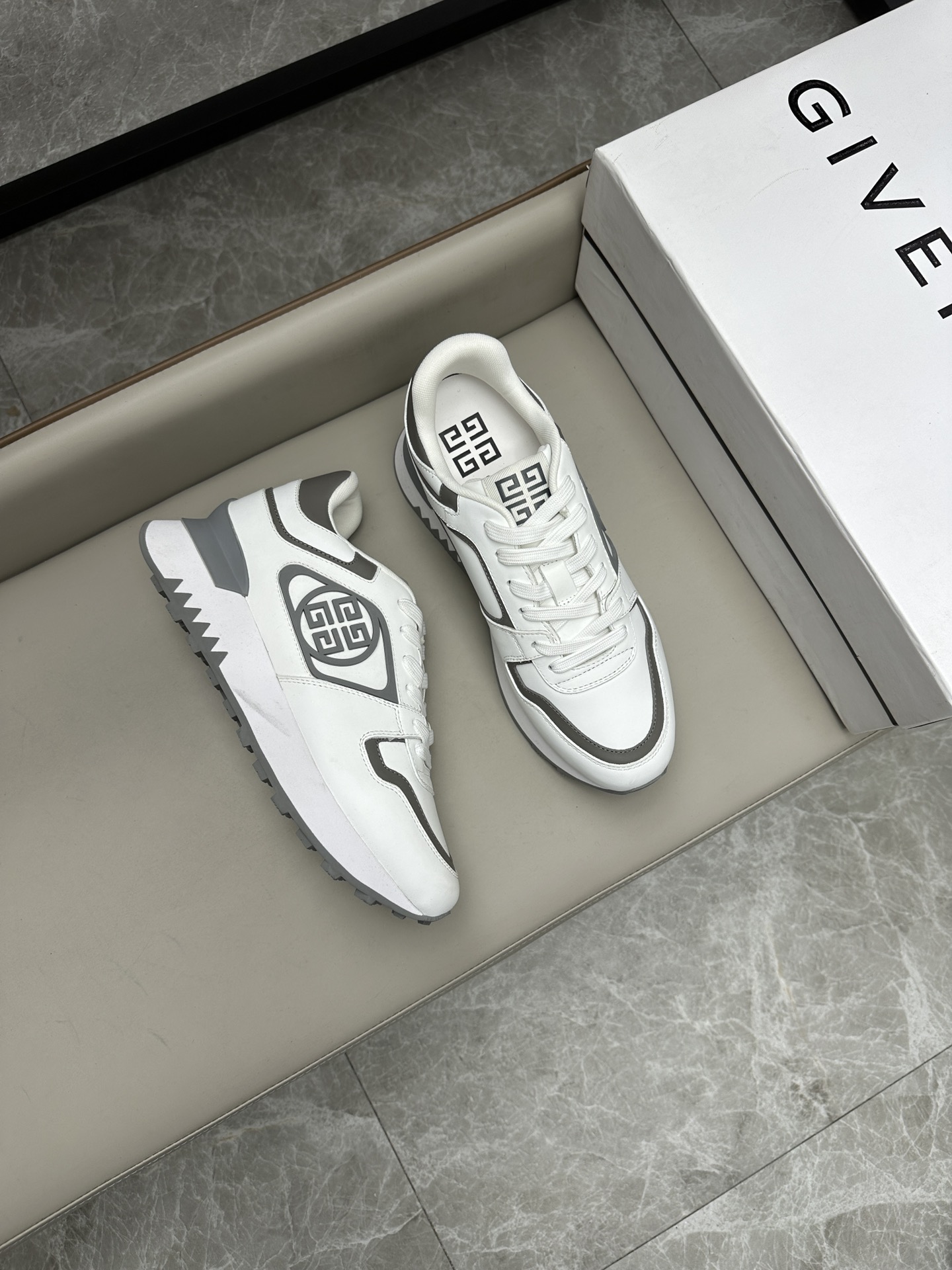 지방시 Givenchy 스니커즈