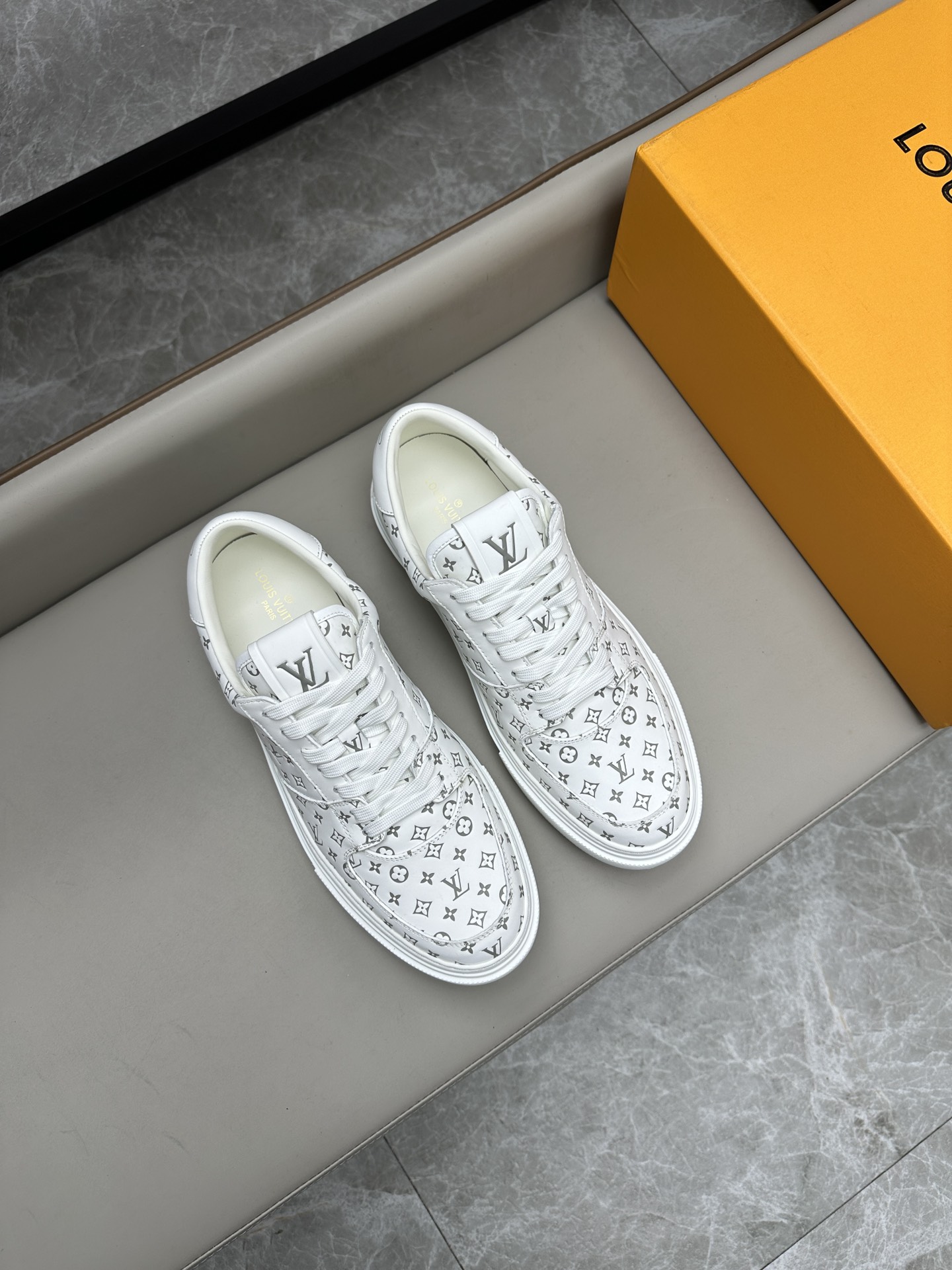루이비통 Louis Vuitton 스니커즈