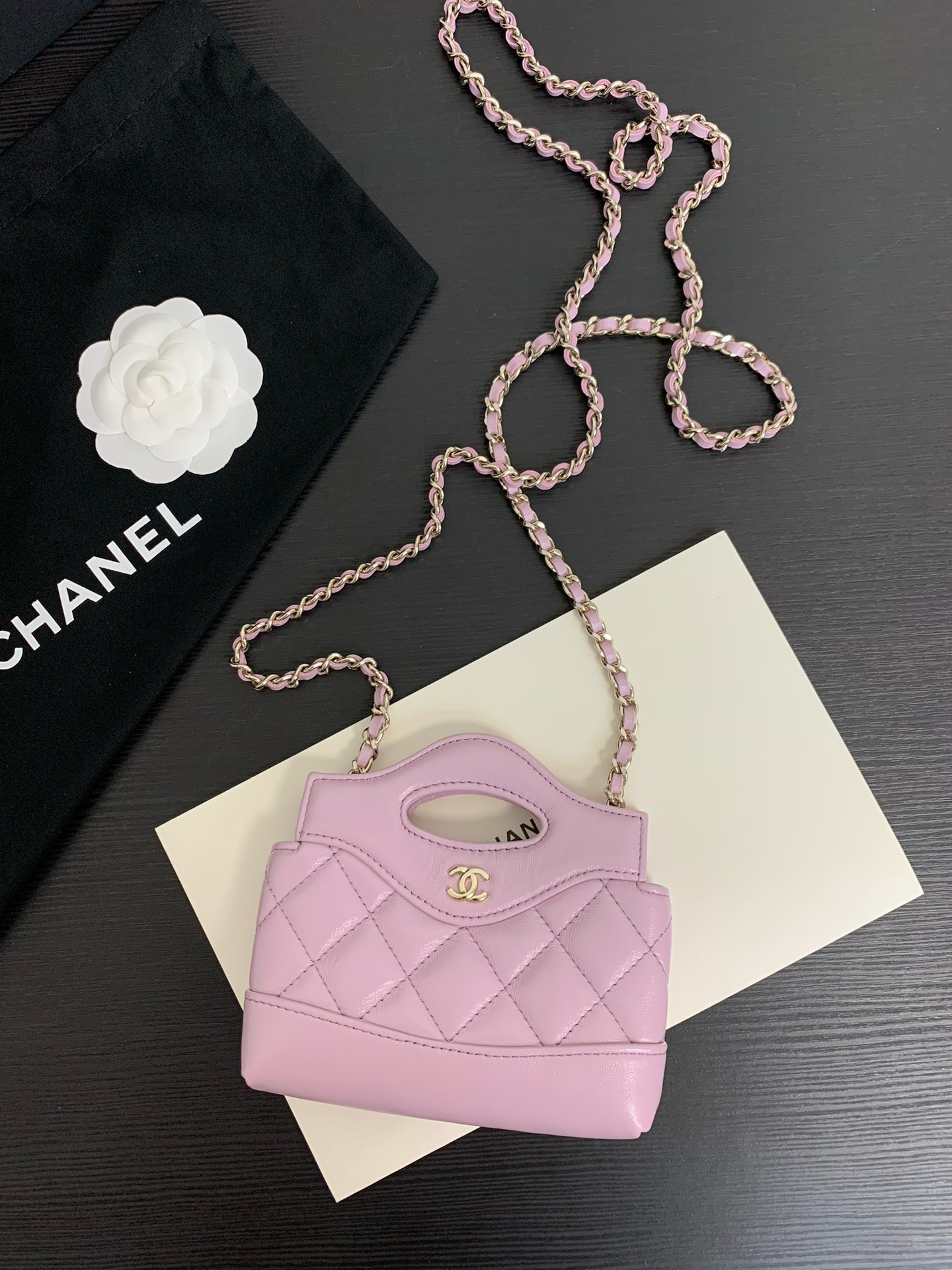 샤넬 CHANEL AP3875 24S bonaudo 체인 달린 미니백 12CM