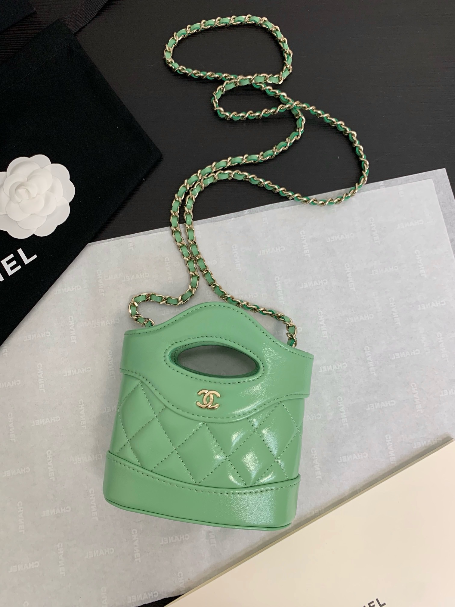 샤넬 CHANEL AP3924 24S bonaudo 체인 달린 미니백 13.5CM