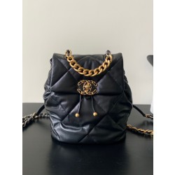 샤넬 CHANEL AS4223 19 백팩 샤이니 램스킨 & 골드 메탈 블랙 26CM
