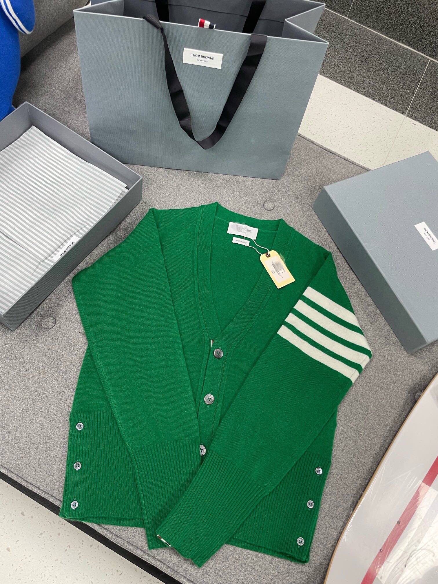 톰브라운 Thom Browne 가디건