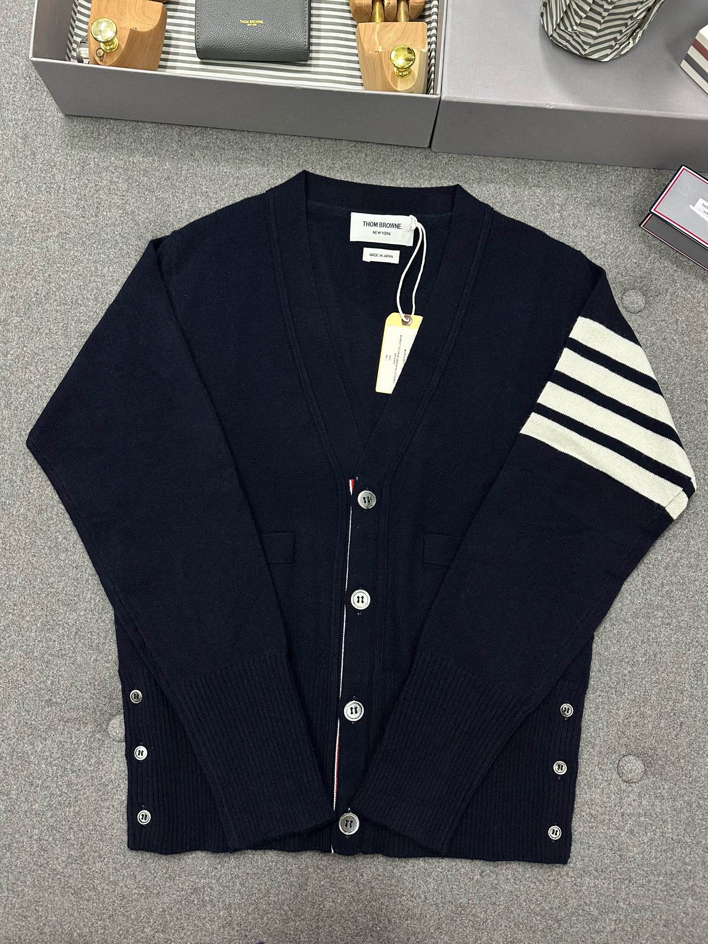 톰브라운 Thom Browne 가디건
