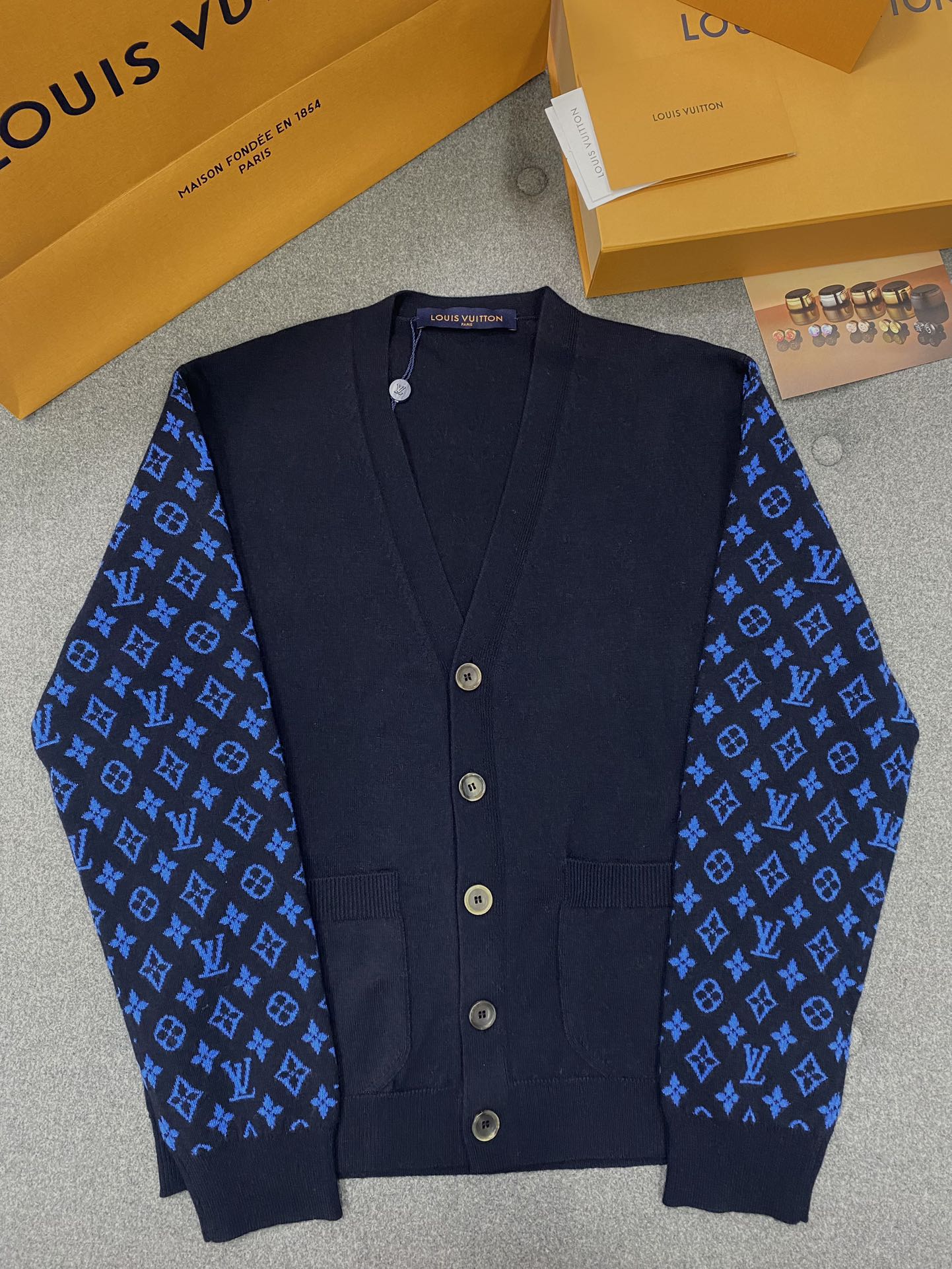 루이비통 Louis Vuitton 가디건
