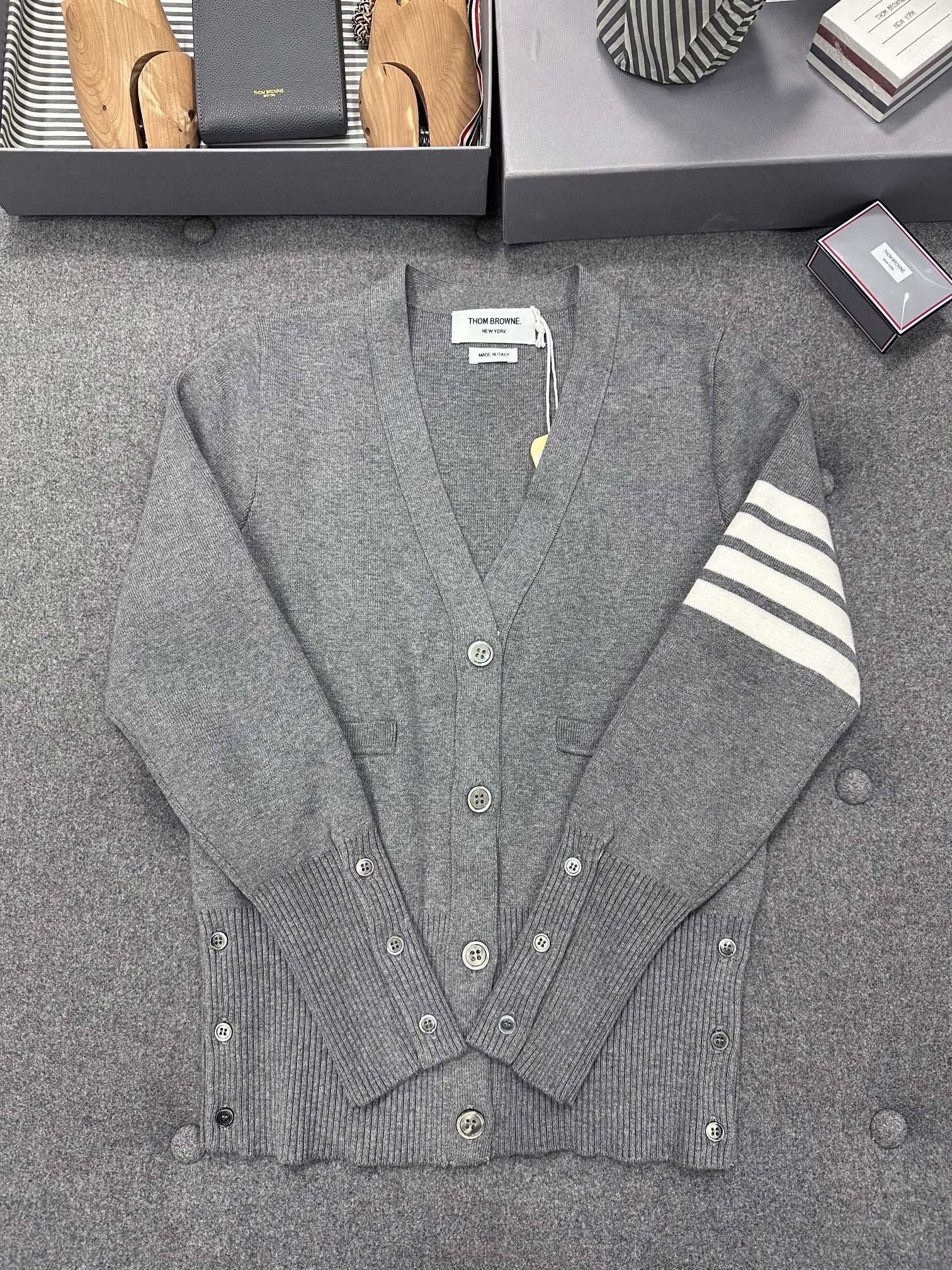 톰브라운 Thom Browne 가디건