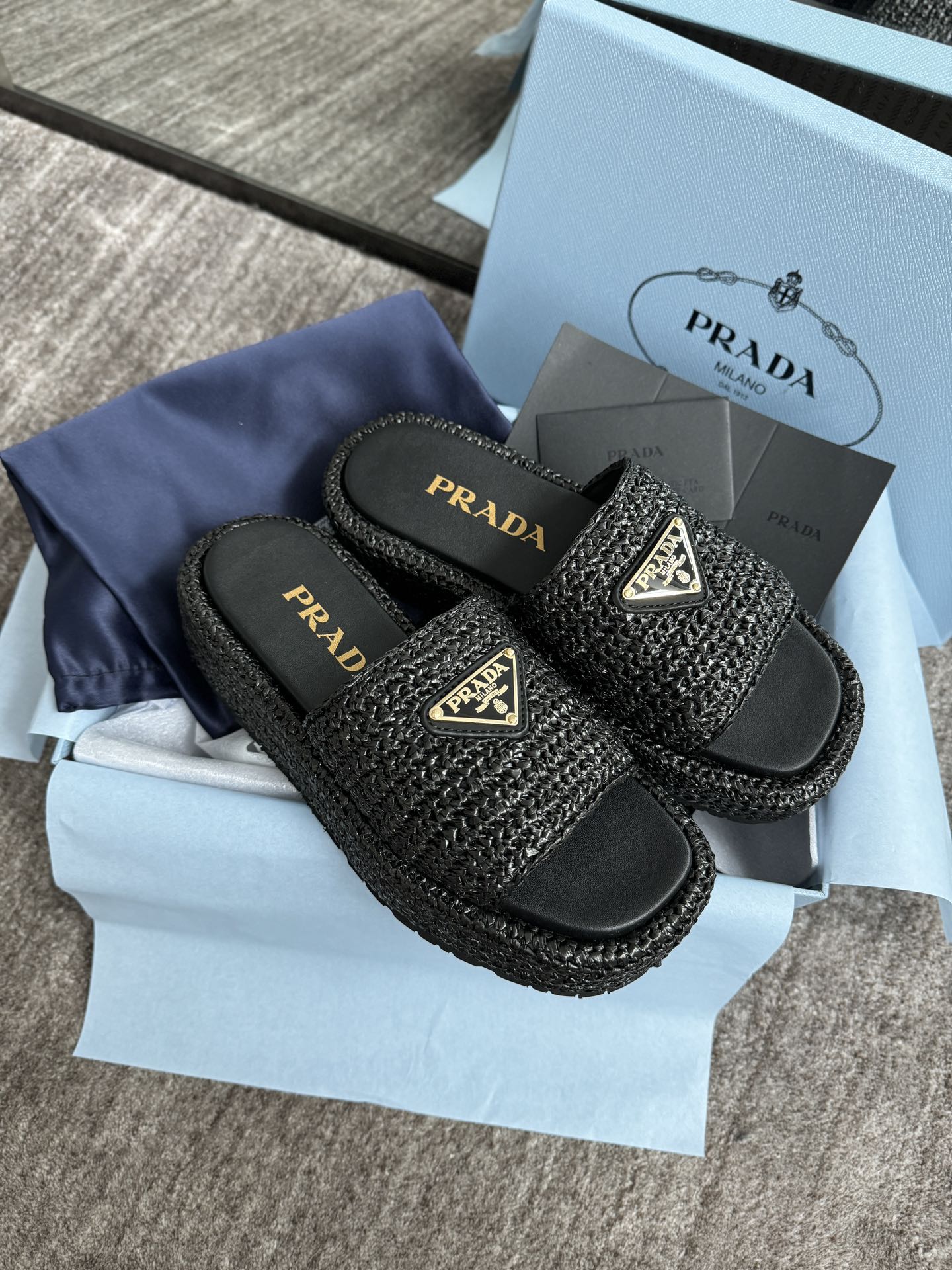 프라다 Prada 러버 슬라이드