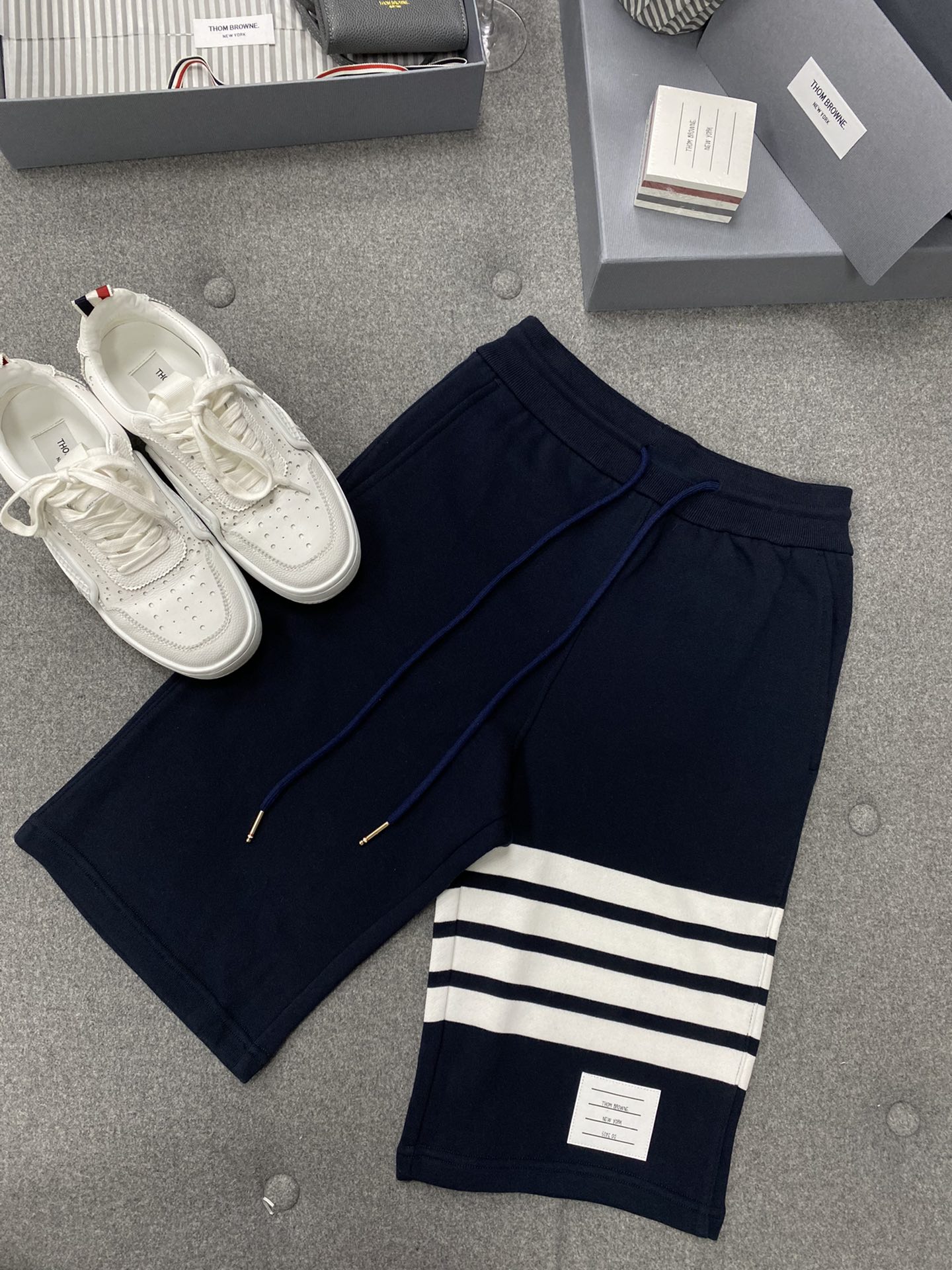 톰브라운 Thom Browne 반바지