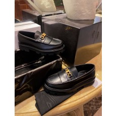 셀린느 CELINE 폴리쉬드 불 벌키 베이비 트리옴페 블랙