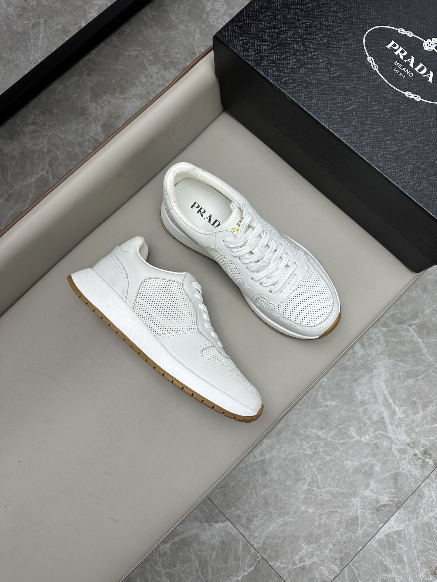 프라다 Prada 스니커즈
