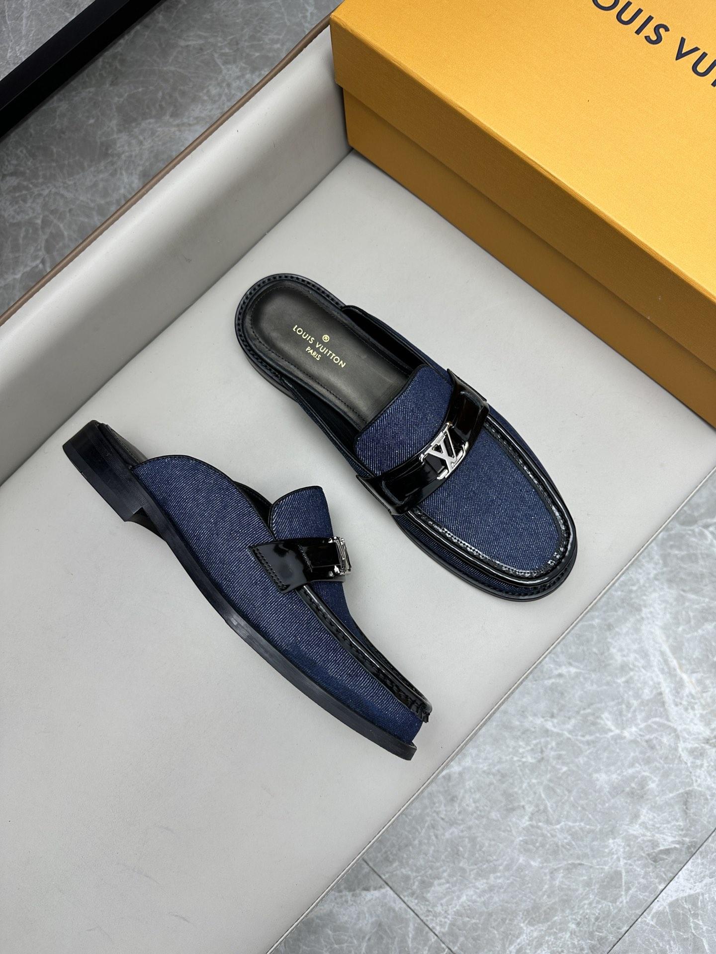 루이비통 Louis Vuitton 슬리퍼