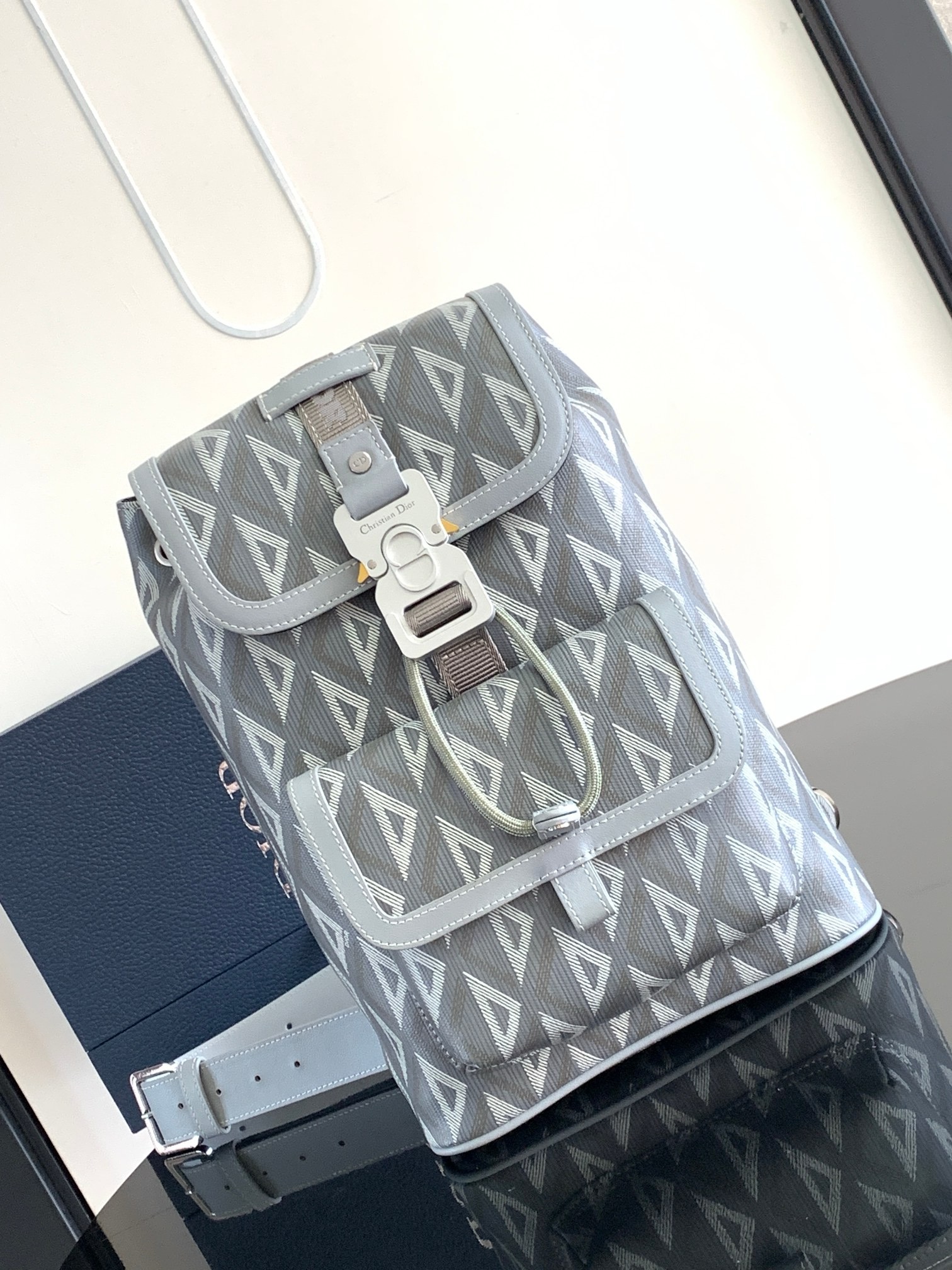 디올 Dior Hit the road 벨트 백 23CM