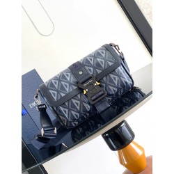 디올 Dior Hit the road 1ESME165CDP 크로스 백 27CM