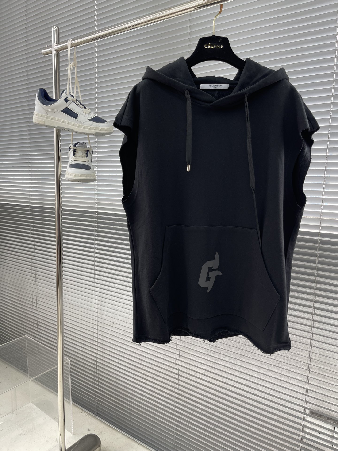 지방시 Givenchy  민소매 후드 맨투맨