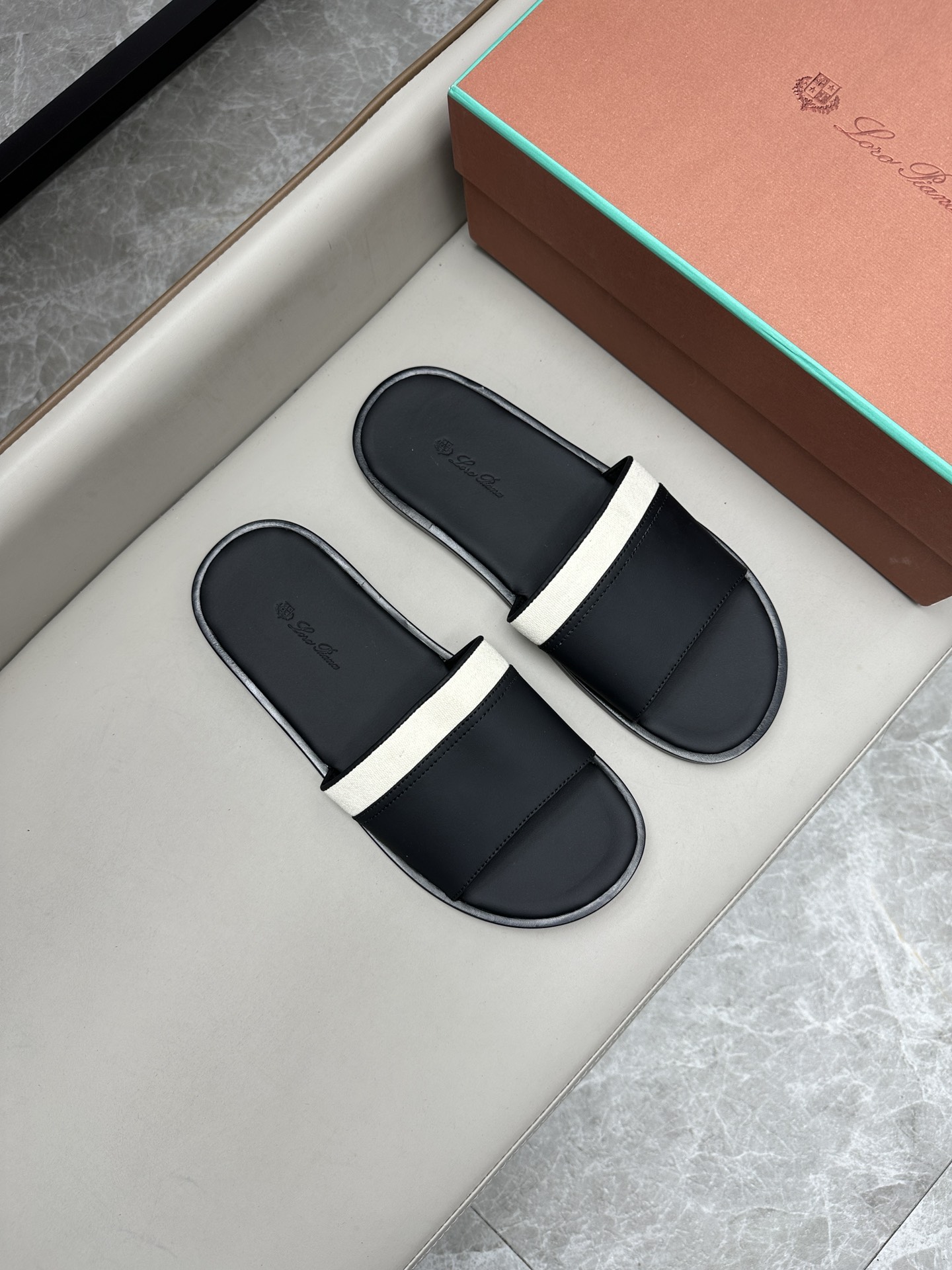 로로피아나 Loro Piana 슬리퍼