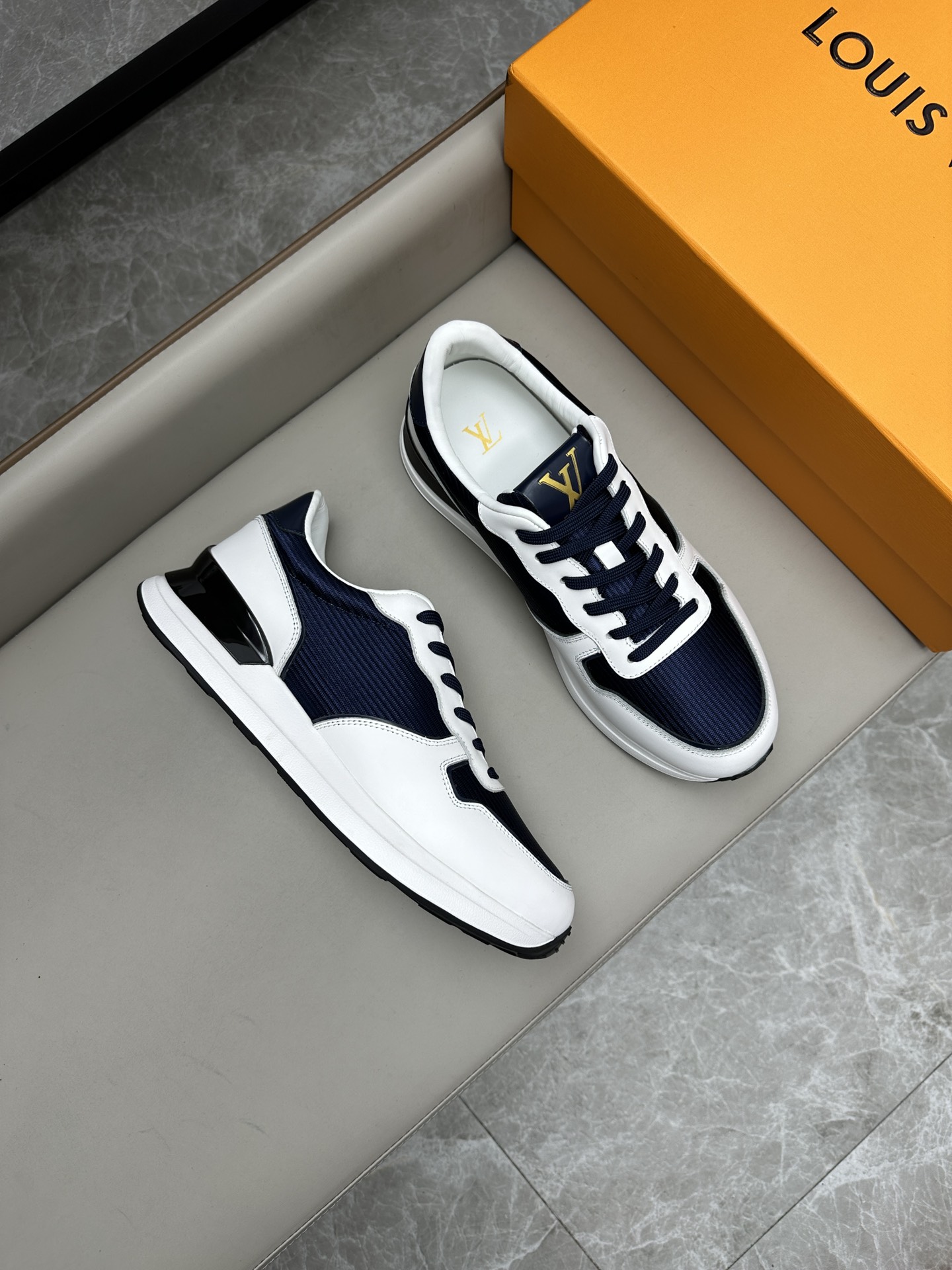루이비통 Louis Vuitton 스니커즈
