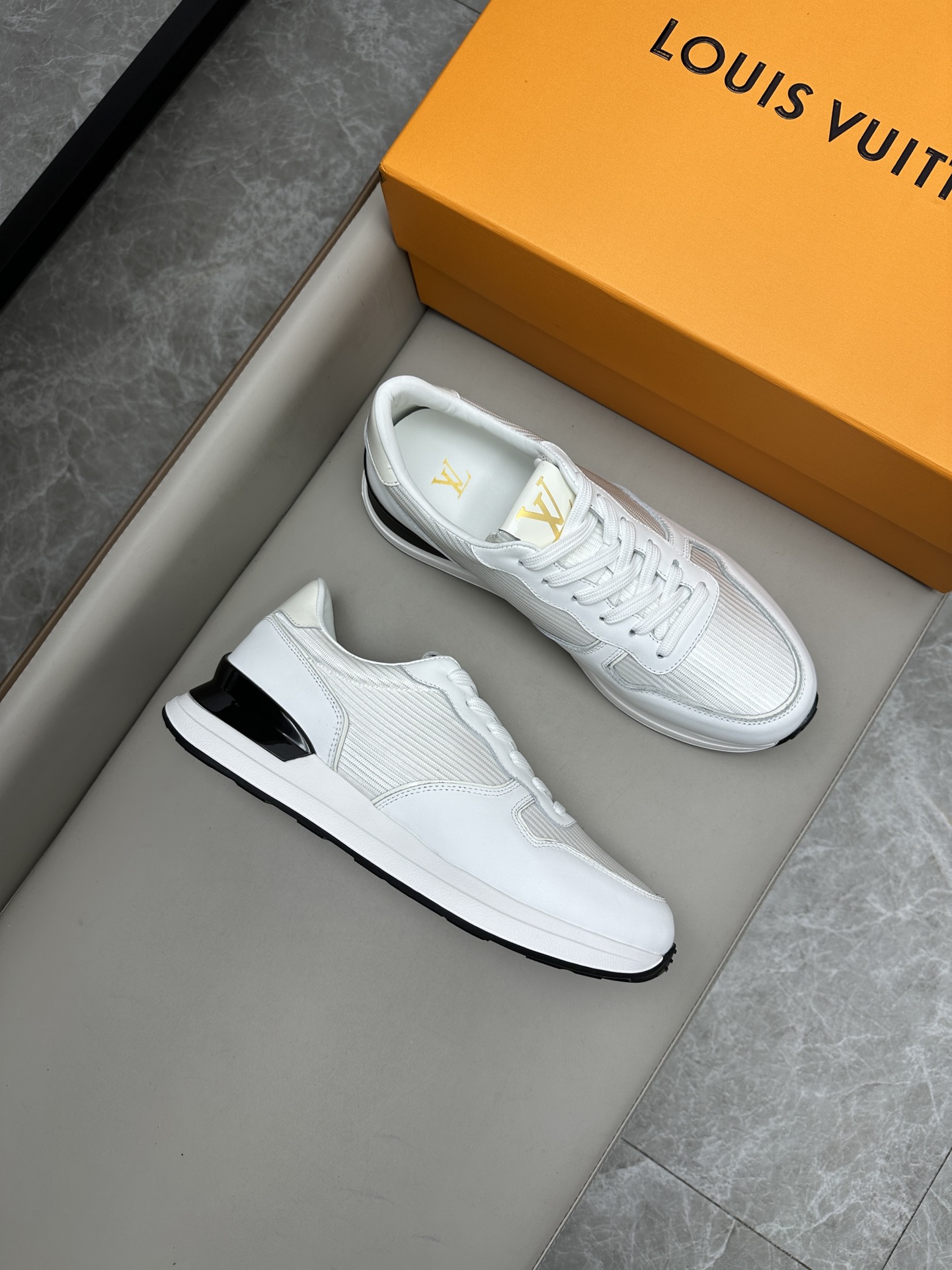 루이비통 Louis Vuitton 스니커즈