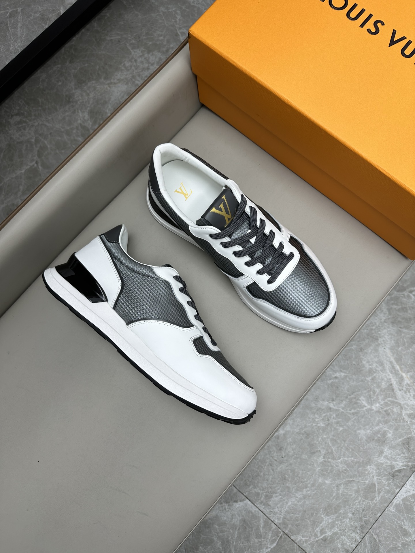 루이비통 Louis Vuitton 스니커즈