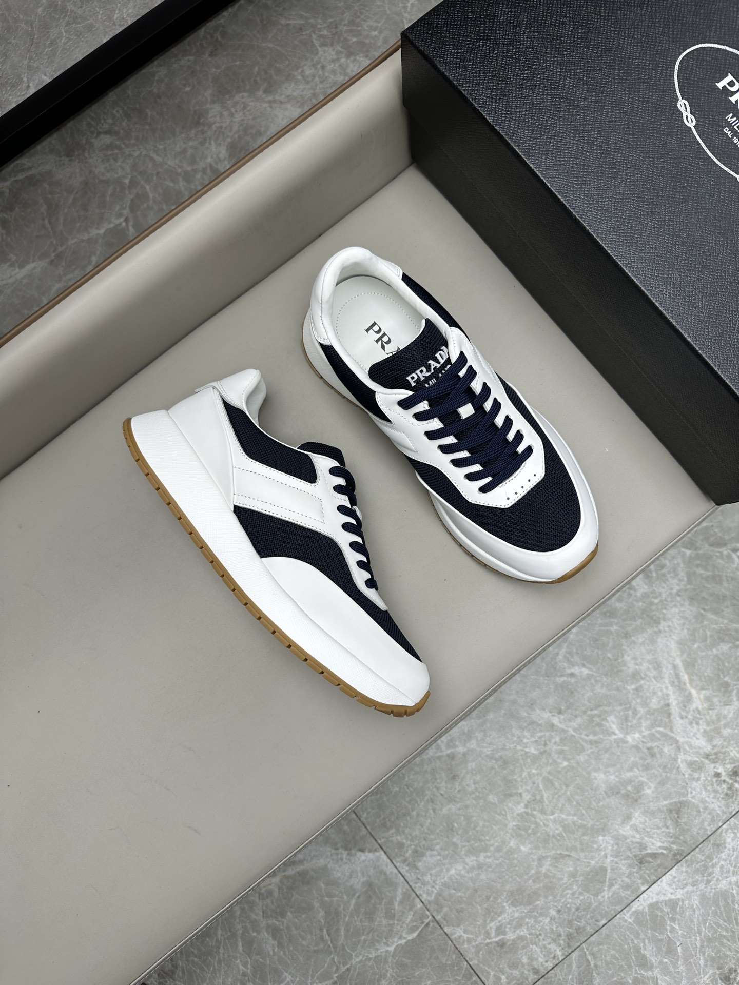 프라다 Prada 스니커즈